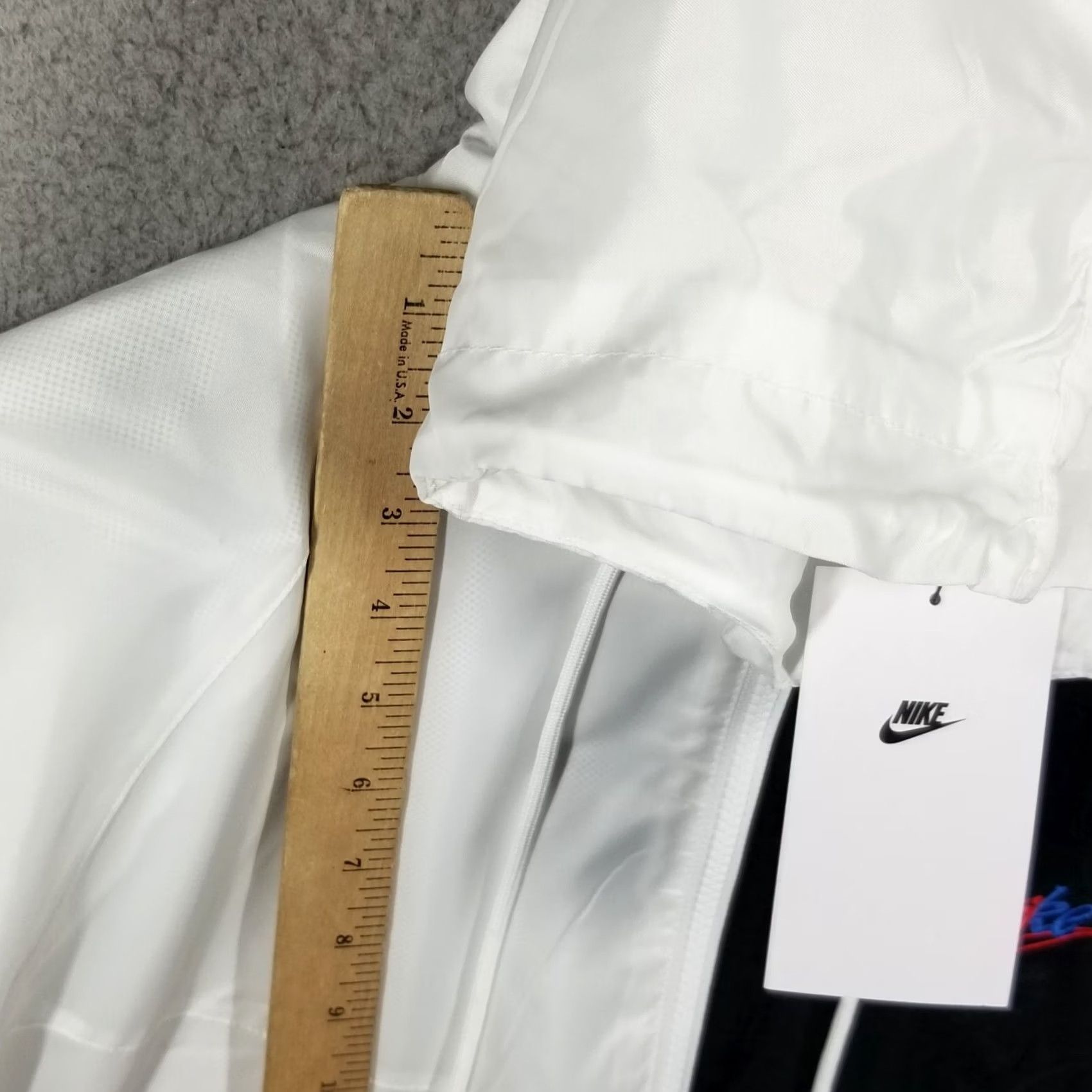 Nike Nike Sportswear Windrunner Jacket Men Medium Black/White DD4849-010 Size US M / EU 48-50 / 2 - 4 Thumbnail