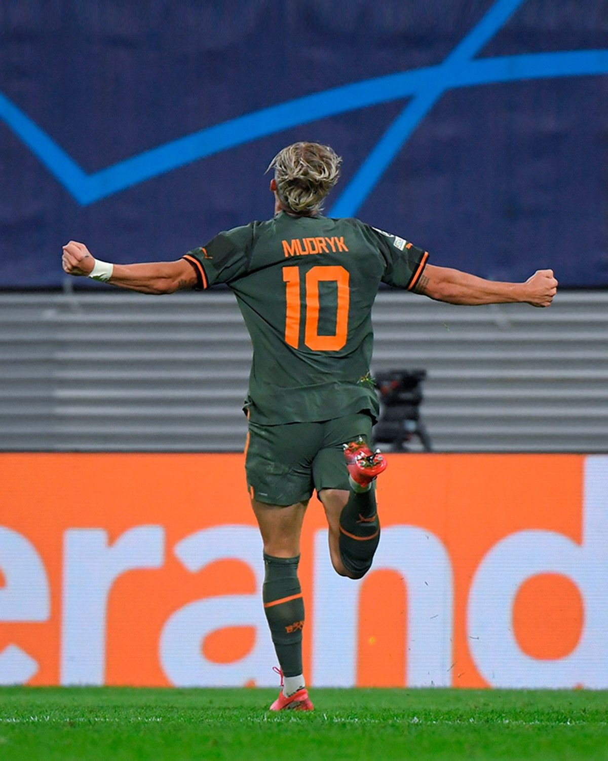 Puma × Vintage NWT SHAKHTAR PUMA 2022/2024 FOOTBALL AWAY JERSEY #10 MUDRYK Size US L / EU 52-54 / 3 - 15 Thumbnail