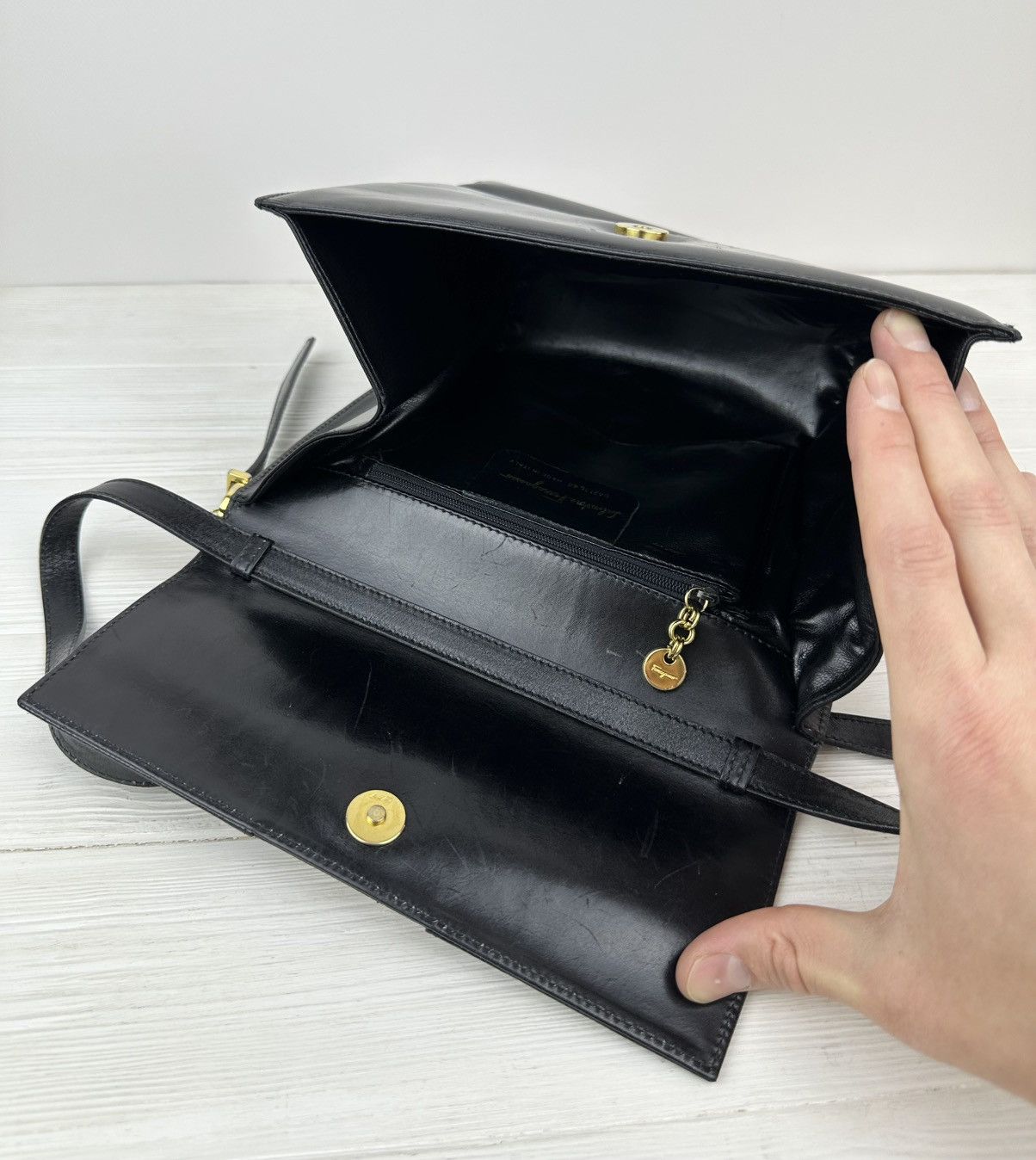 Salvatore Ferragamo × Vintage Salvatore Ferragamo GANCINI Logo Leather Shoulder Bag Women Size ONE SIZE - 19 Thumbnail