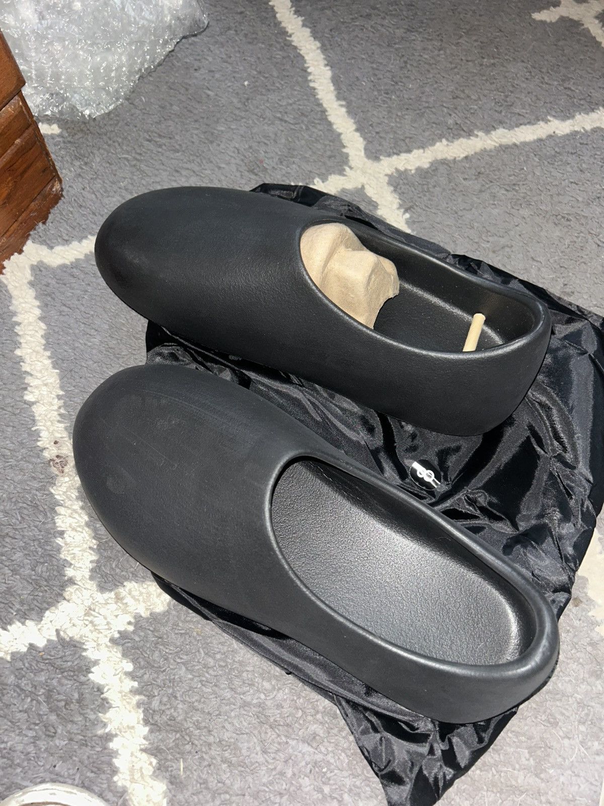 Other Yeezy Sl-01 Slipper Size US 8 / EU 41 - 1 Thumbnail