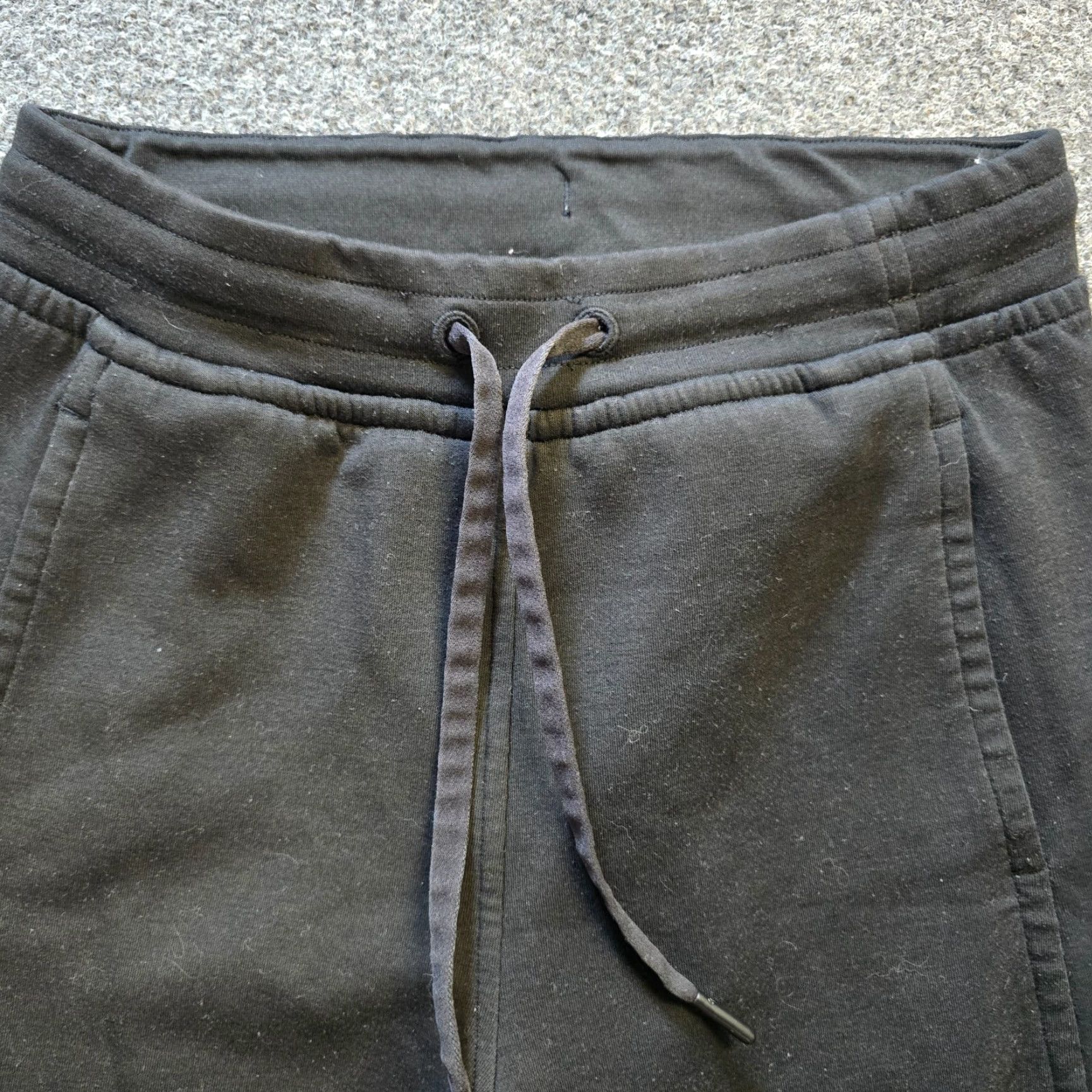 Lululemon Lululemon Pants Womens Size 2 Black Joggers Pull On Tapered Sweatpants Lounge - Athletic Activewear Jogger, Pockets, Regular Inseam 25 in, 4-Season Size 26" / US 2 / IT 38 - 4 Thumbnail