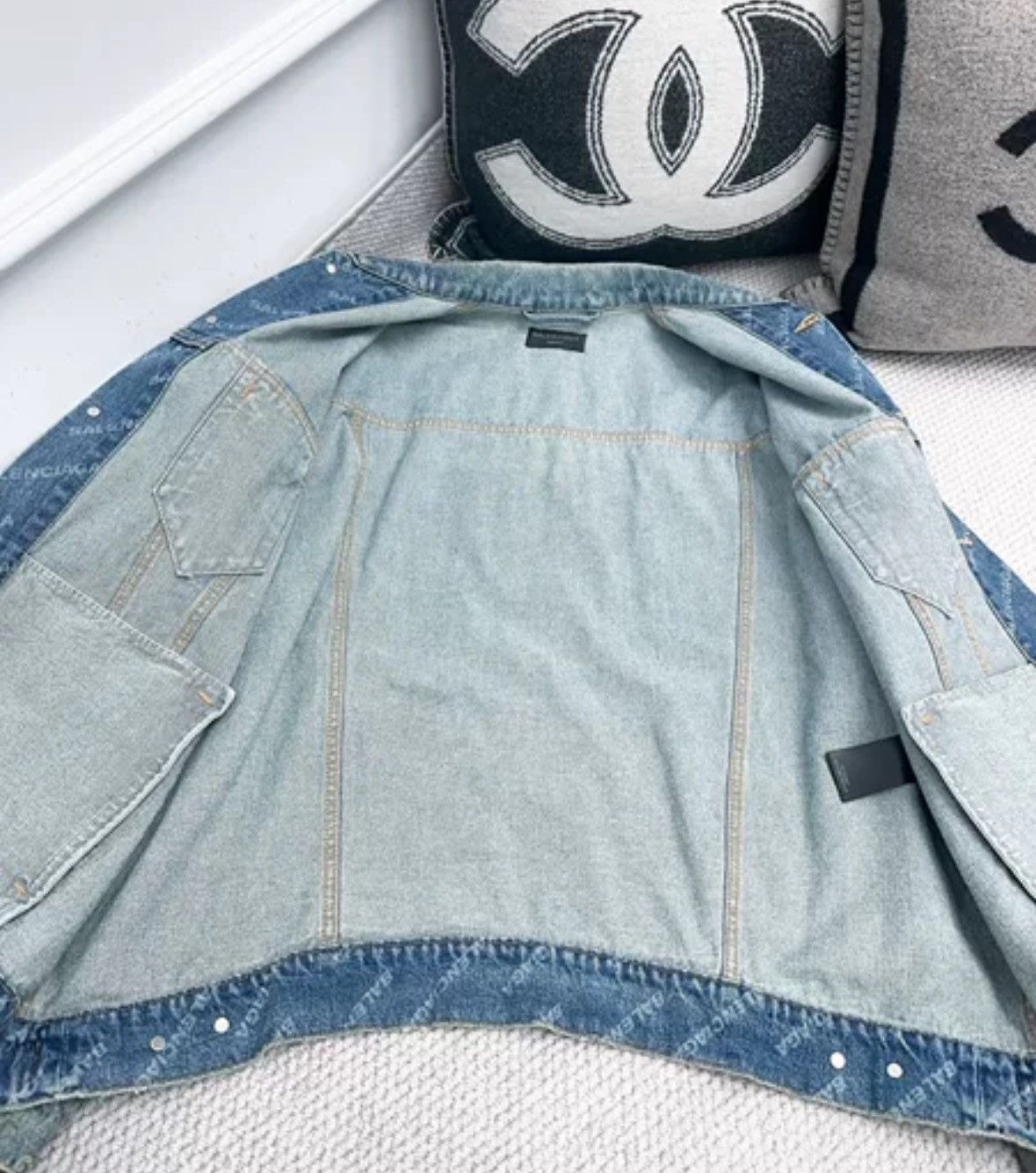Balenciaga BALENCIAGA old gradient blue jacket 2412-Nextarrow Size US XS / EU 42 / 0 - 3 Thumbnail