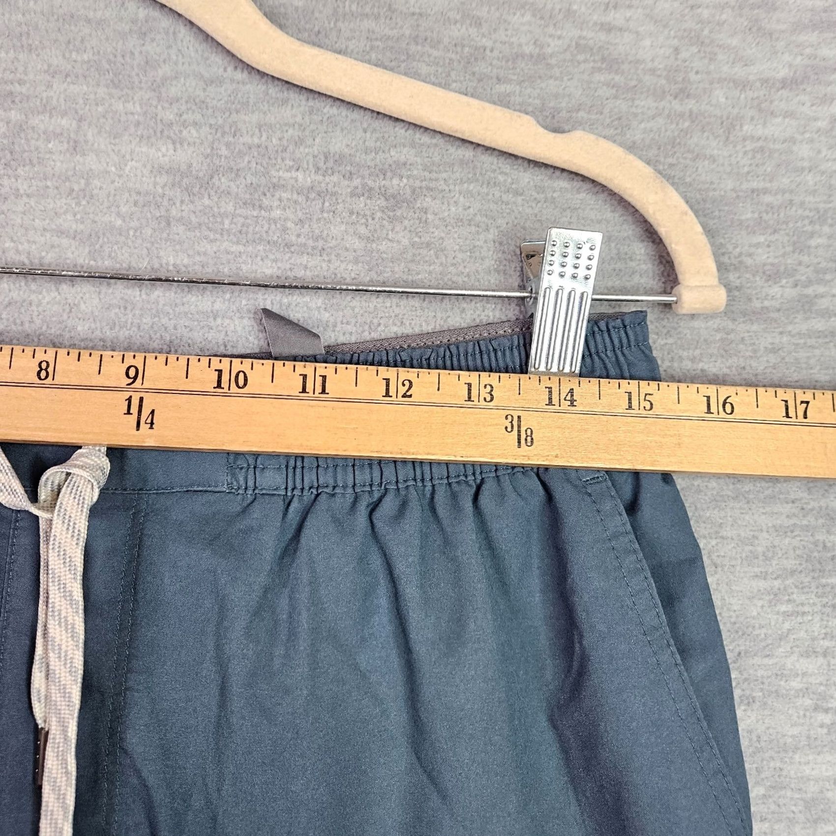 Vuori Vuori Shorts Mens M Trail Blue White Striped V341 Performance Athleisure Athletic Pocket Adjustable Waist Pockets Regular Size M Blue Mens Size US 31 - 6 Thumbnail