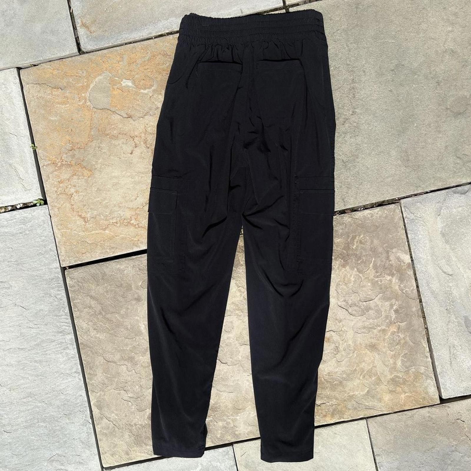 Athleta Black Athleta Gorpcore Cargo Pants Size 25" / US 0 / IT 36 - 4 Thumbnail