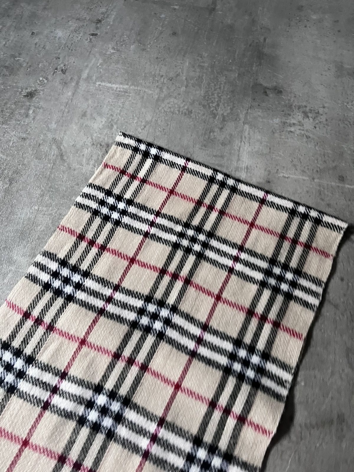 Burberry Burberrys vintage check beige scarf Size ONE SIZE - 8 Thumbnail