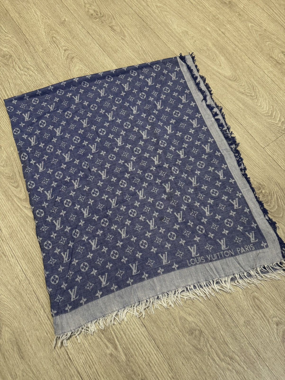 Louis Vuitton 🔷Vintage Louis Vuitton Silk Big Scarf🔷 Size ONE SIZE - 7 Thumbnail