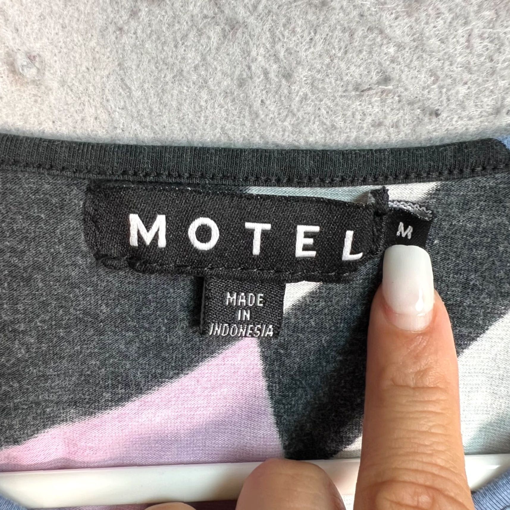 Vintage MOTEL Crop Top Women's Shirt Long Sleeve Abstract Print Size Medium Black Cropped 90s Theme Womens Size M / US 6-8 / IT 42-44 - 3 Thumbnail