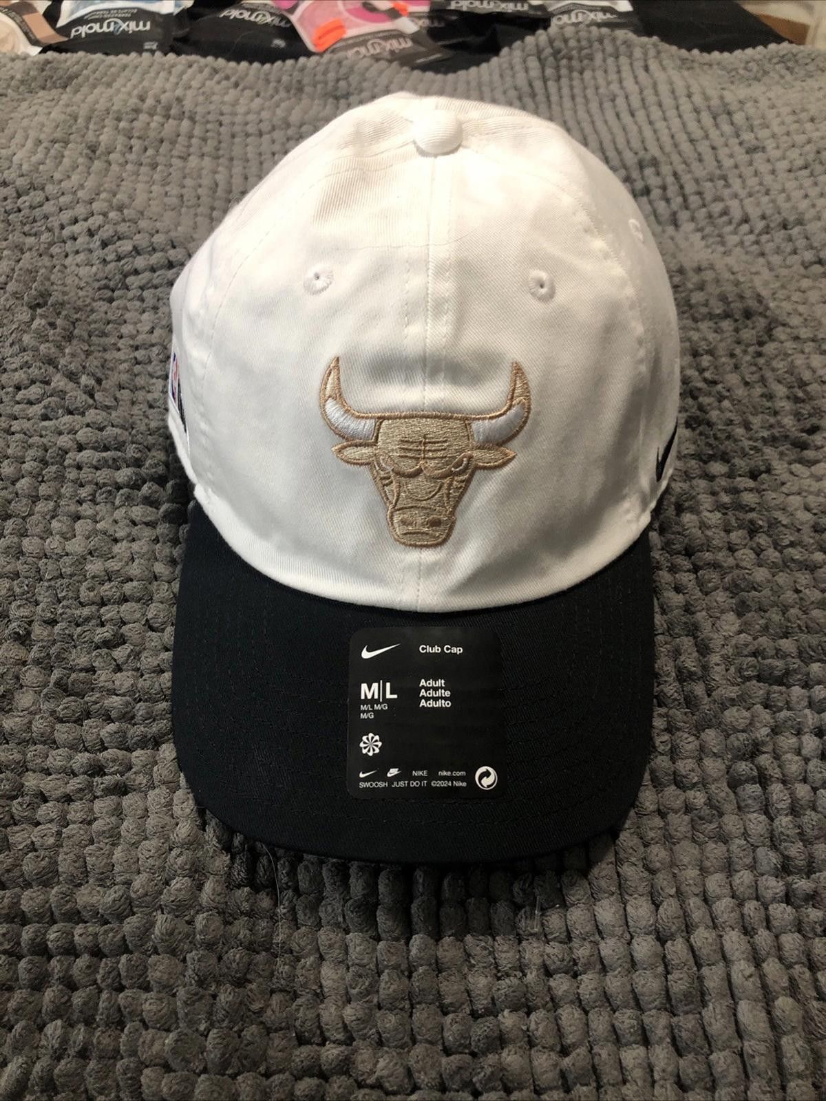 Nike Chicago Bulls Nike Adult White Club Cap M/L NWT Size ONE SIZE - 1 Thumbnail
