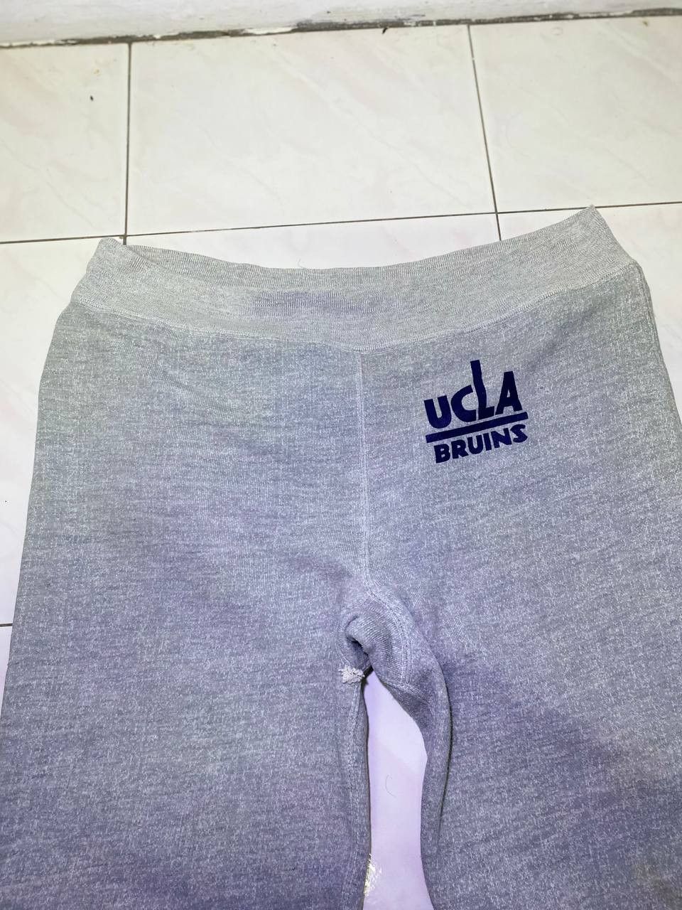 Descente vintage ucla bruins by descente grey sweatpants nice design Size US 37 - 3 Thumbnail