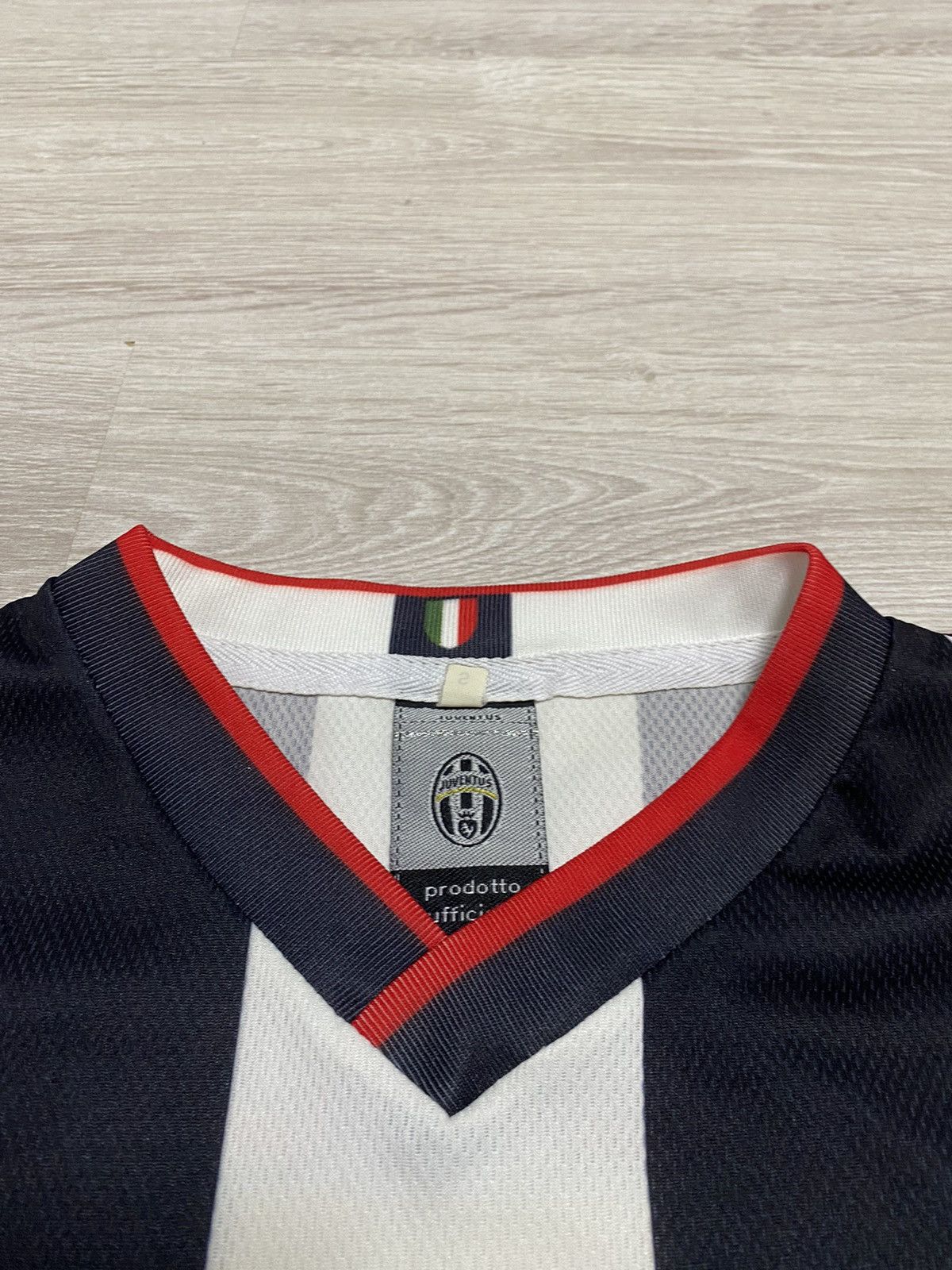 Vintage Vintage Jersry Juventus David Trezeguet #17 size M officiall Size US S / EU 44-46 / 1 - 9 Thumbnail