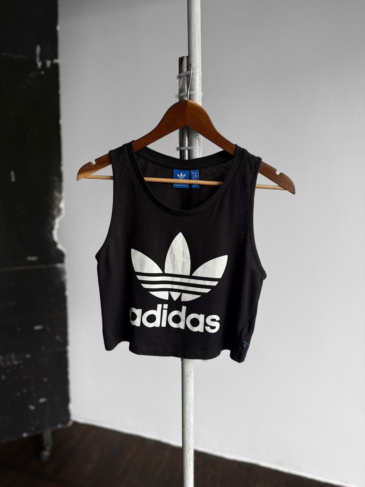 Adidas Adidas Womens Black Cropped Tank Top Center Print Logo Size XS / US 0-2 / IT 36-38 - 2 Thumbnail