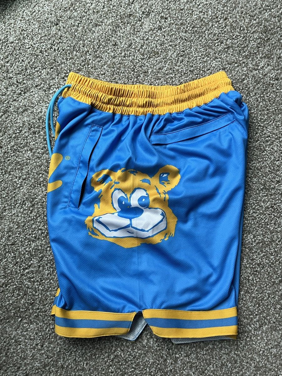 Vintage UCLA Bruins Basketball Shorts Size US 30 / EU 46 - 2 Thumbnail