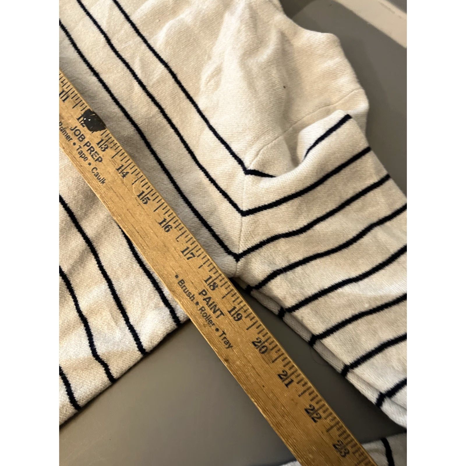 Vintage Tahari Sweater Womens M Knit Striped Raglan Long Sleeve Round Neck Gray Pullover Casual Fall Winter Mens? Size M / US 6-8 / IT 42-44 - 5 Thumbnail