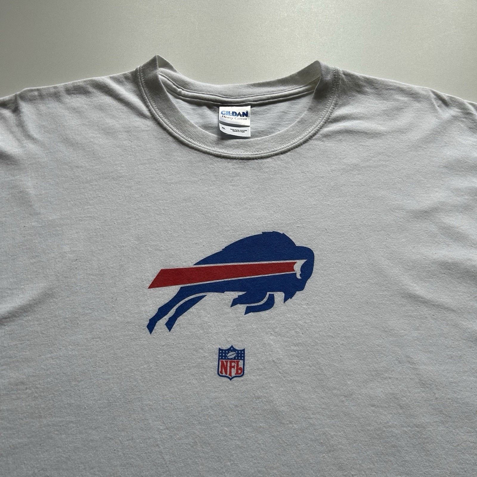 Gildan Vintage Buffalo Bills T Shirt XL Y2K NFL Football Logo White Size US XL / EU 56 / 4 - 2 Thumbnail