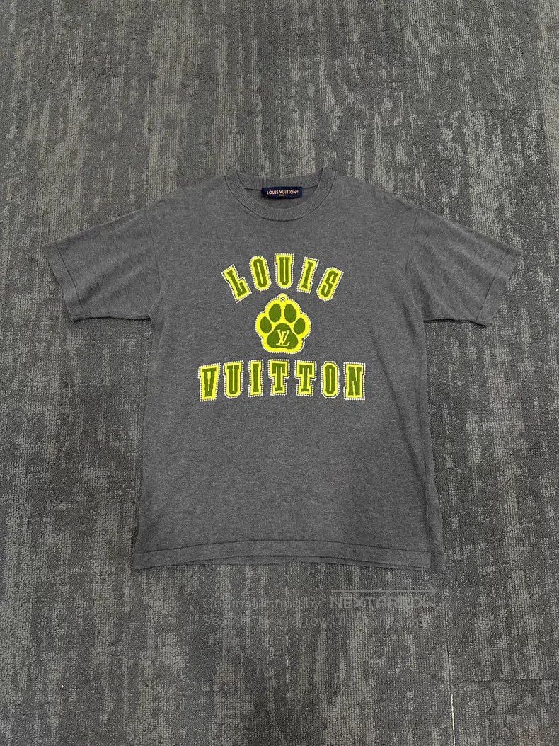 Louis Vuitton Louis Vuitton 25 New Dog Paws Grey Short Sleeve T-Shirt Size US S / EU 44-46 / 1 - 1 Thumbnail