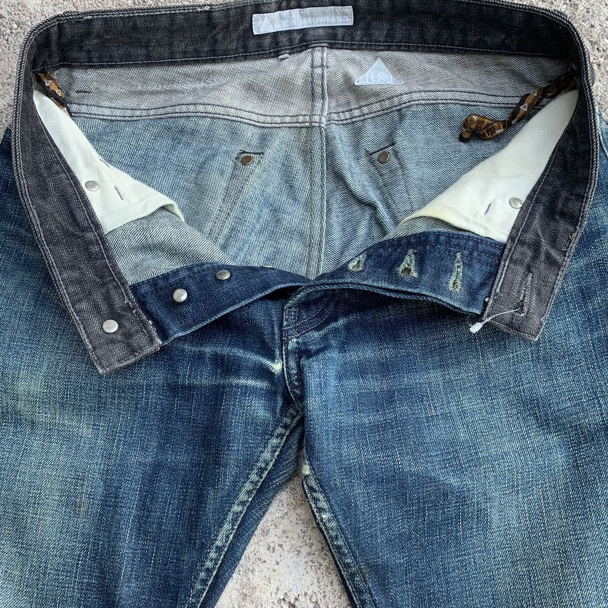 Tomorrowland Vintage Japan Tomorrowland Two Tone Jeans Denim W30 Size US 30 / EU 46 - 14 Thumbnail