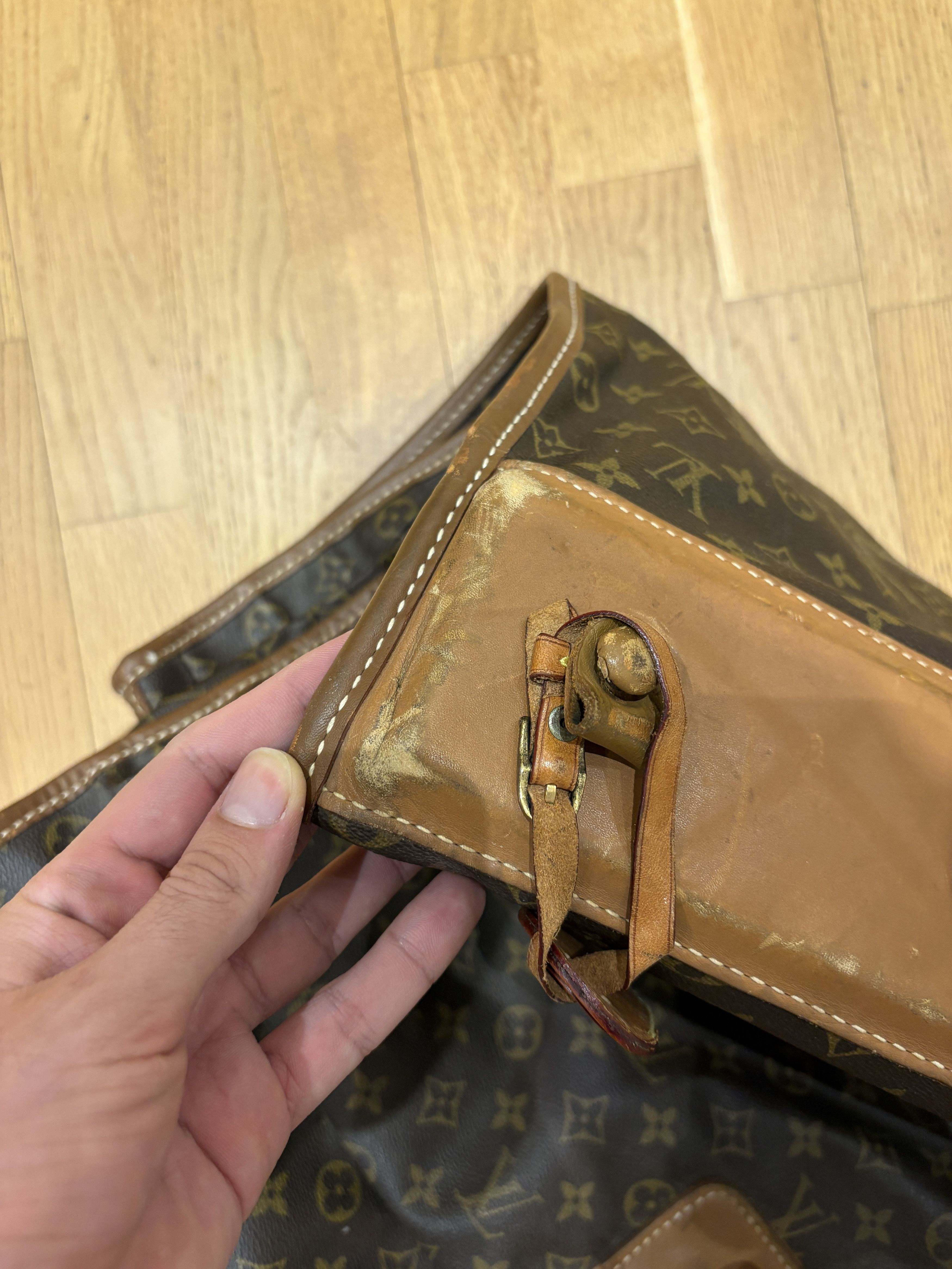 Louis Vuitton VINTAGE 1970S LOUIS VUITTON LEATHER GARMENT BAG Size ONE SIZE - 5 Thumbnail