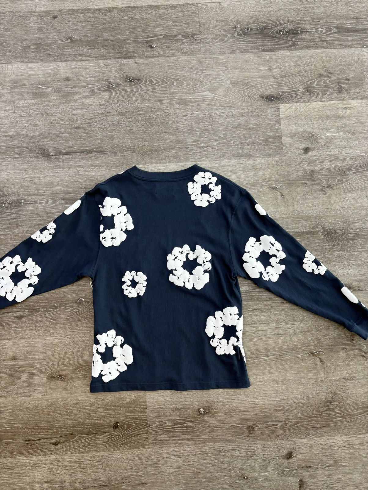 DENIM TEARS Denim Tears Long Sleeve “Cotton Wreath” T-Shirt (NAVY 