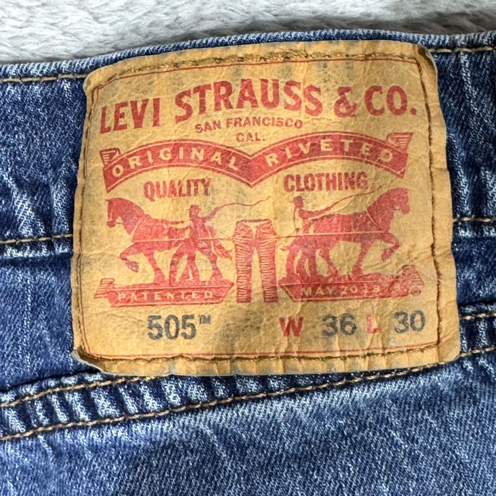 Levi's VINTAGE Levis 505 Jeans Mens 36x30 Blue Straight Leg Stretch Denim Regular Fit Zip Fly Size US 36 / EU 52 - 3 Thumbnail