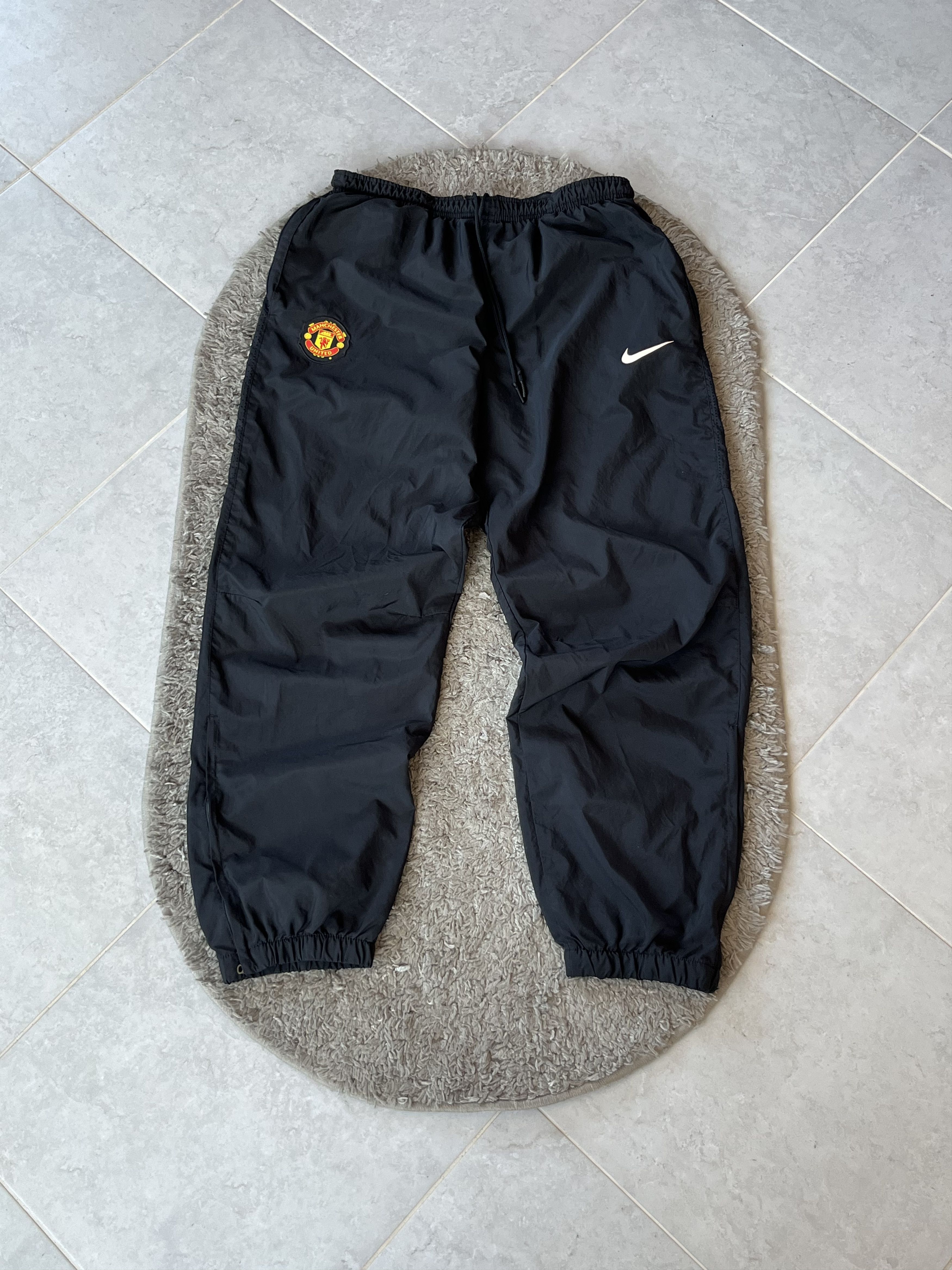 Nike Vintage Pants Nike Soccer Jersey MANCHESTER UNITED Y2K Style Size US 32 / EU 48 - 1 Thumbnail