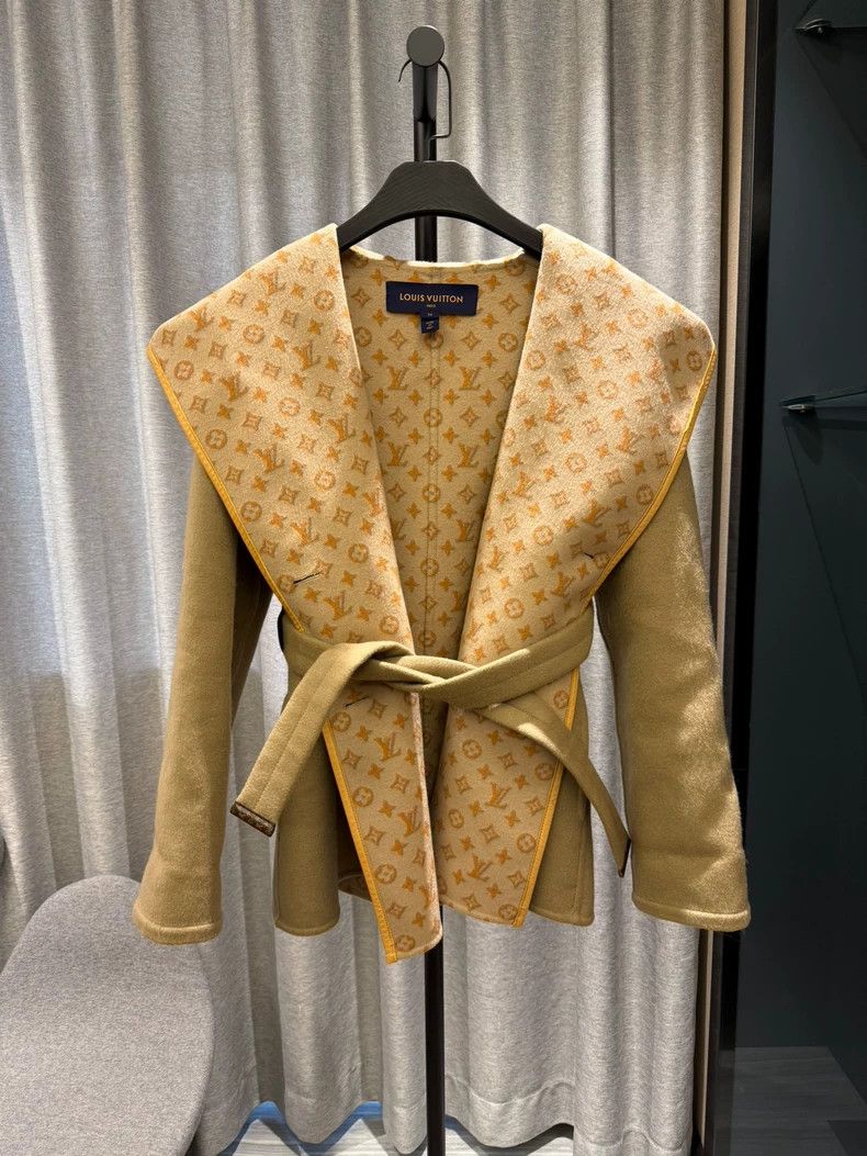 Louis Vuitton Louis Vuitton Full-print presbyopic lace-up cashmere hooded Size 4XL / US 24-26 - 1 Thumbnail