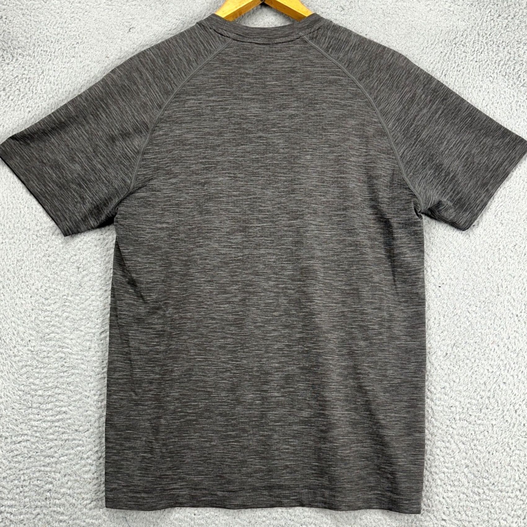 Rhone Rhone Mens Athletic Shirt Small Gray Crewneck Short Sleeve Tee Gym Exercise Size US S / EU 44-46 / 1 - 3 Thumbnail