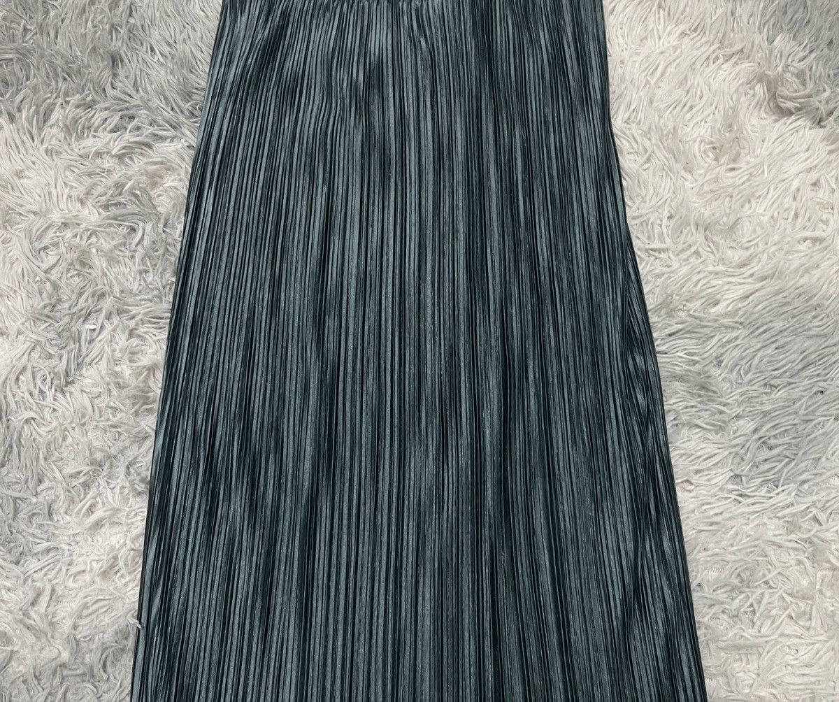 Issey Miyake 90s ISSEY MIYAKE PLEATED MIDI SKIRT RARE COLOUR Size 30" / US 8 / IT 44 - 11 Thumbnail