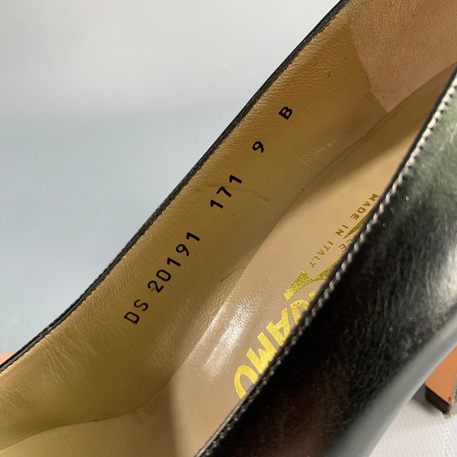 Salvatore Ferragamo SALVATORE FERRAGAMO Size 9 Black Leather Platform Pumps Size US 9 / IT 39 - 9 Thumbnail