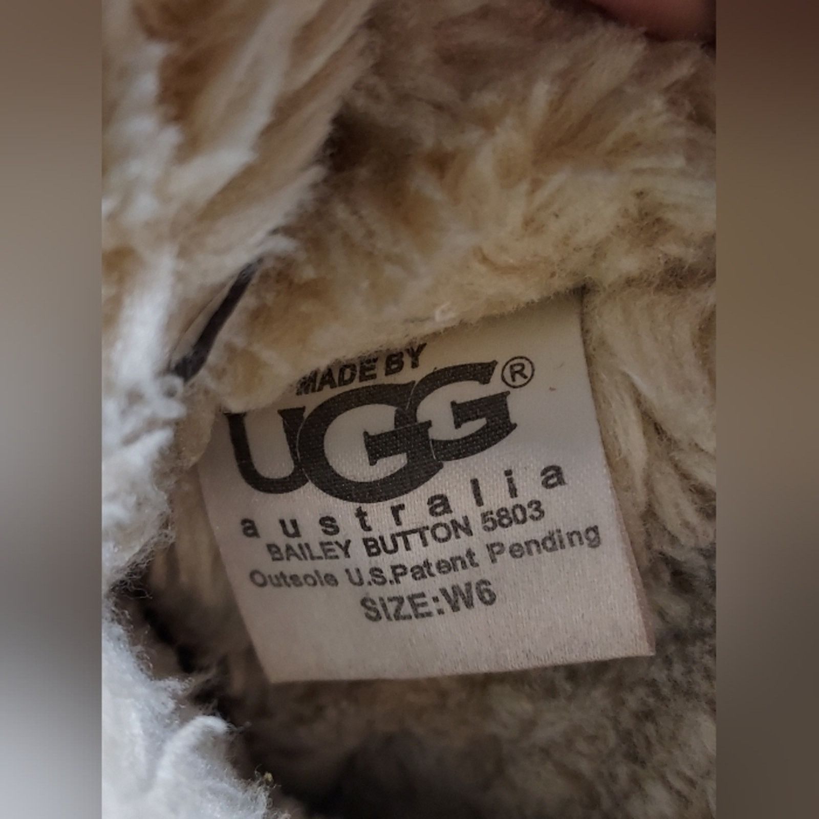 Ugg UGG Womens Chestnut Bailey Button Winter Boots Size 6 Size US 6 / IT 36 - 9 Thumbnail