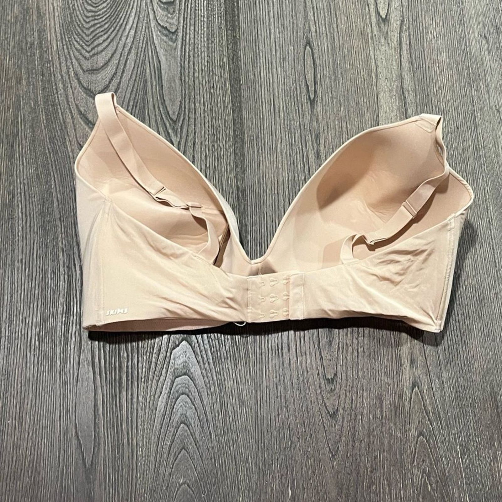 SKIMS NWT Skims Plunge Bra Wireless Form Push-Up Seamless Cream44H Size ONE SIZE - 2 Thumbnail