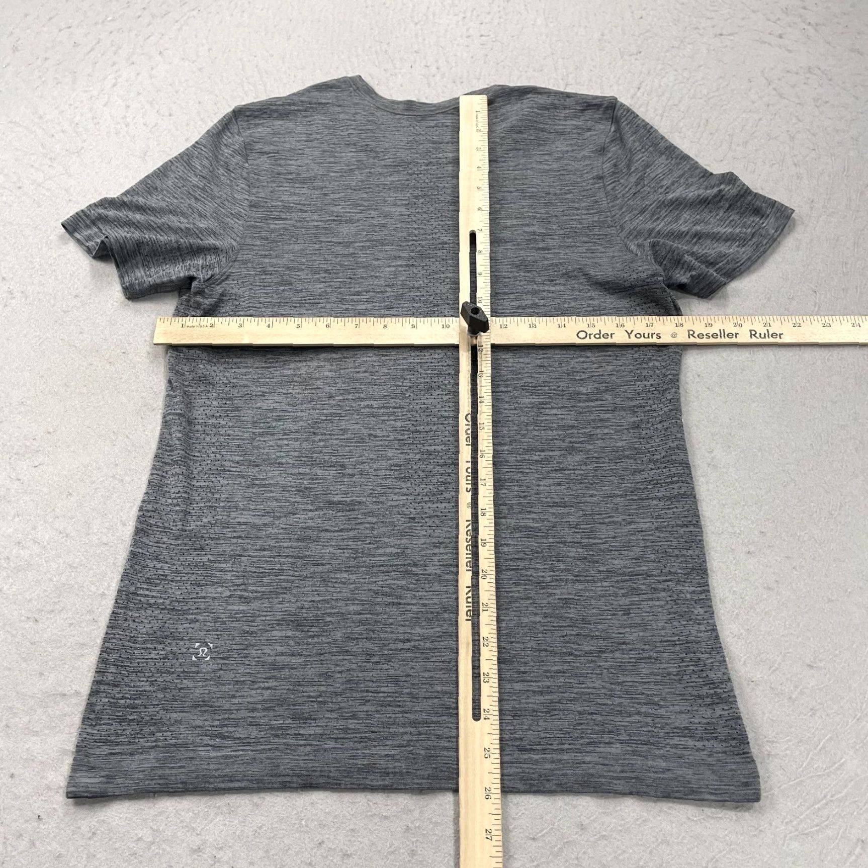Lululemon Lululemon Shirt Mens S Gray Short Sleeve Metal Vent Tech Workout Logo Size US S / EU 44-46 / 1 - 6 Thumbnail