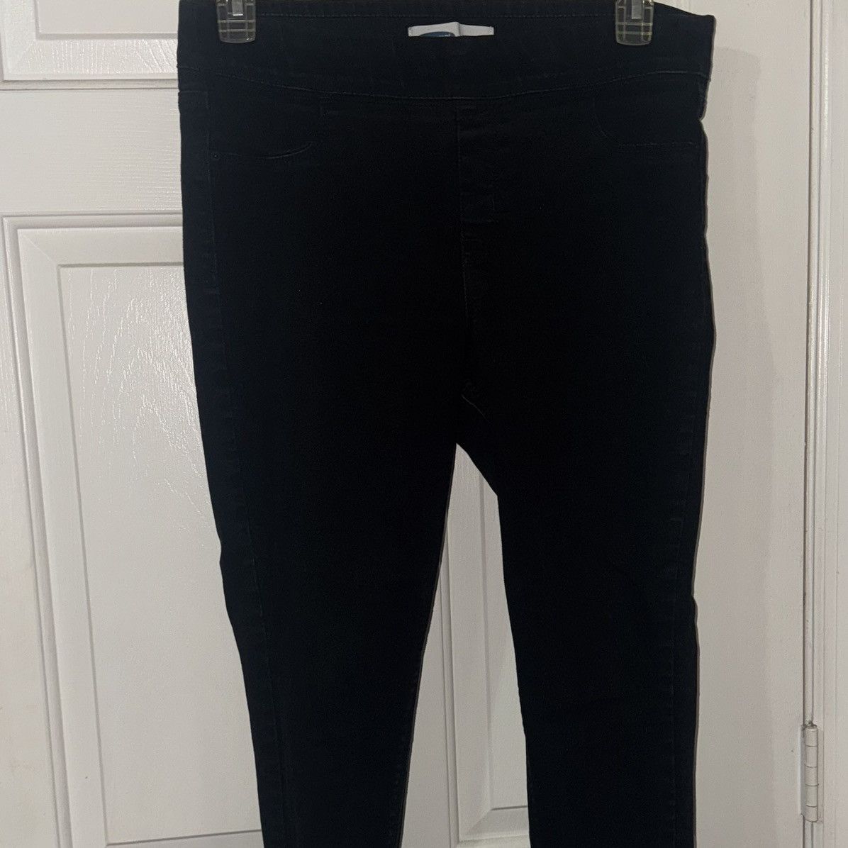 Old Navy Black skinny jeans with stretchy waistband, size 14 Size 36" / US 14 / IT 50 - 1 Thumbnail