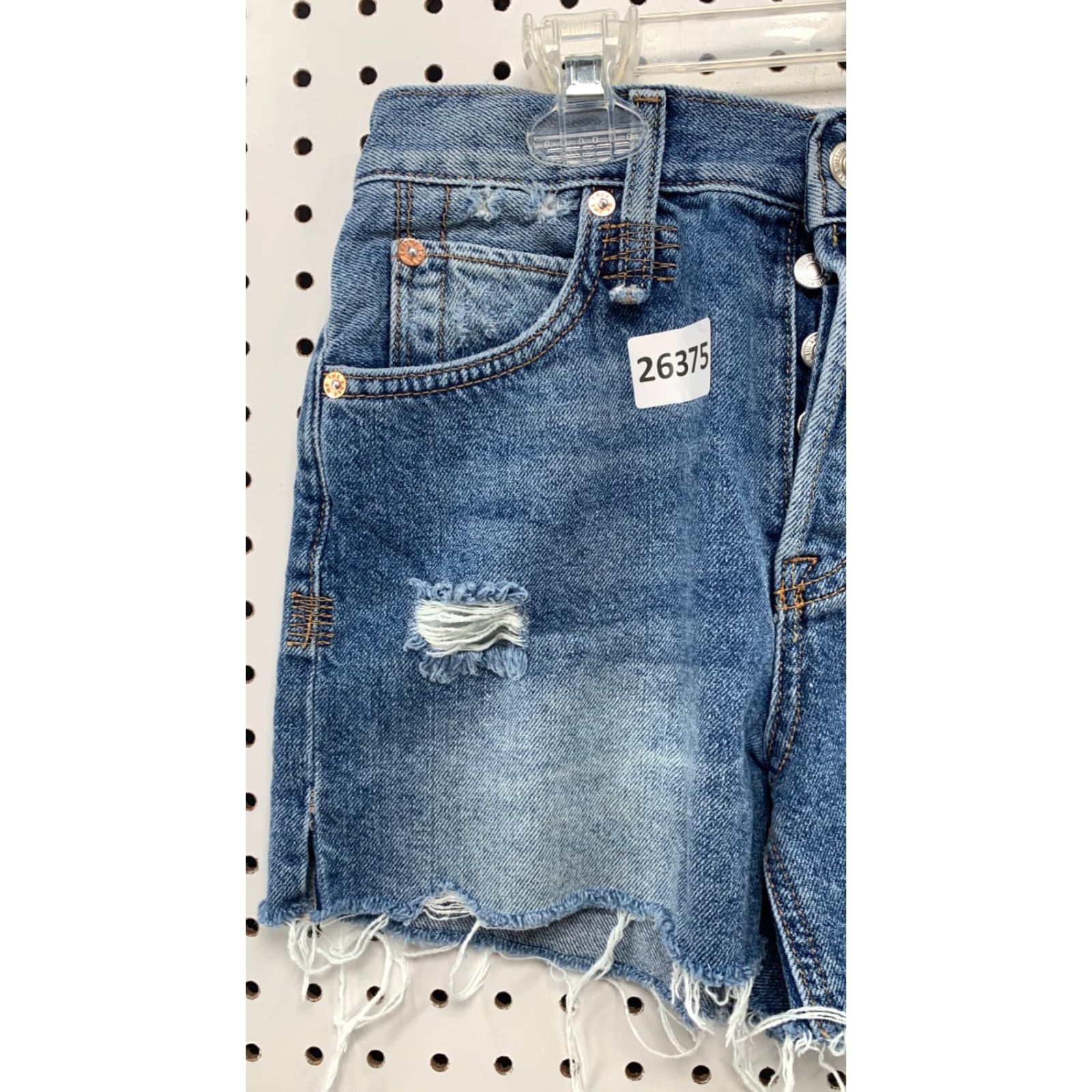 Vintage We The Free Women's Blue Medium Wash Raw Hem Denim Cut Off Shorts Size 24 25x3.5 Size 42" / US 20 - 2 Thumbnail