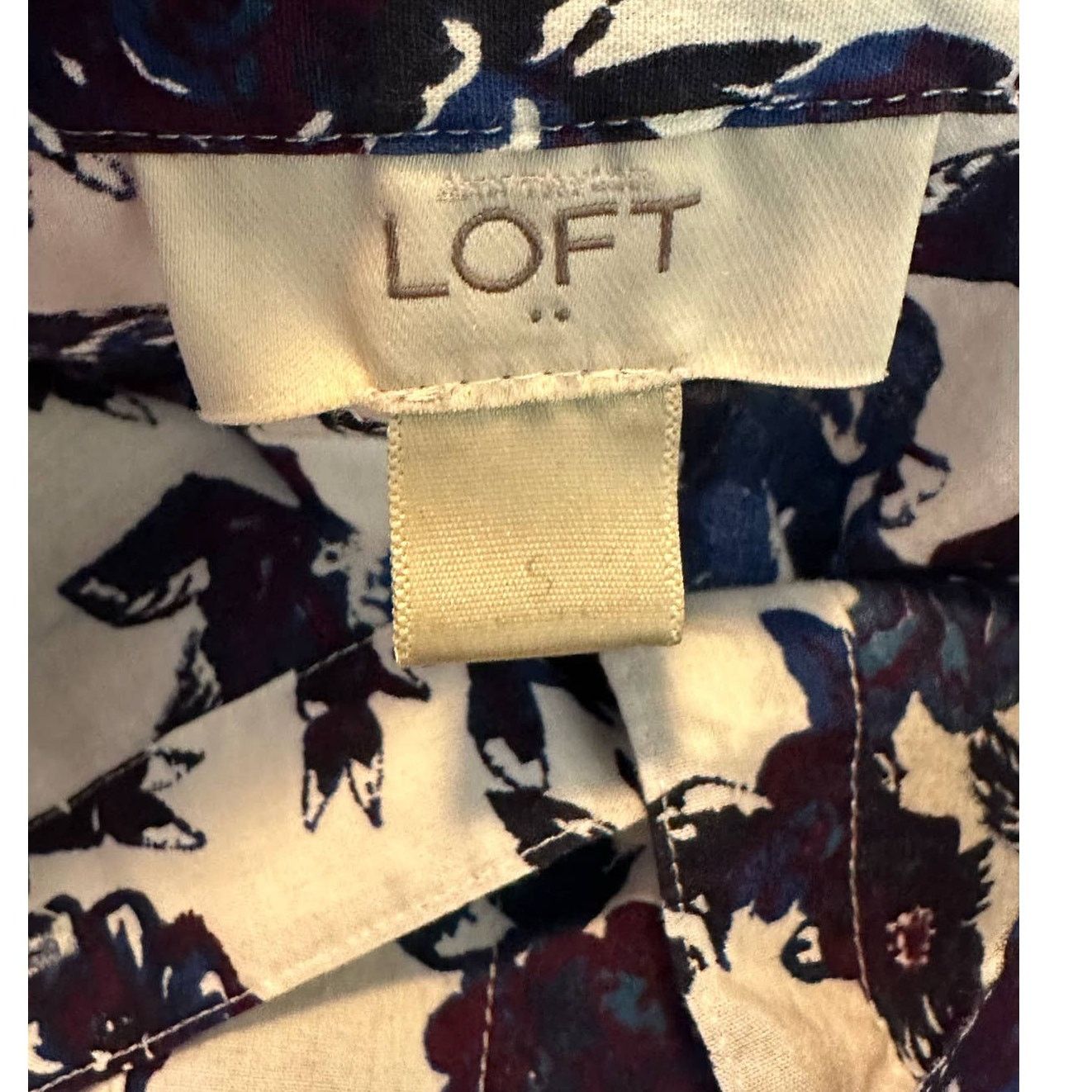 Loft Loft blue floral buttoned long sleeves blouse size small Size S / US 4 / IT 40 - 3 Thumbnail