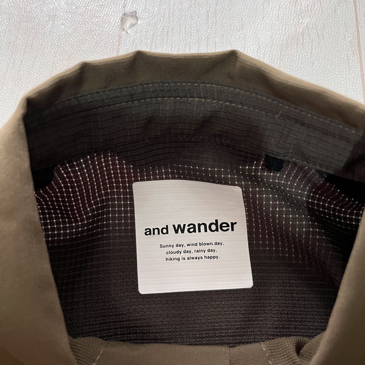 And wander logo printed panelled shirt olive green