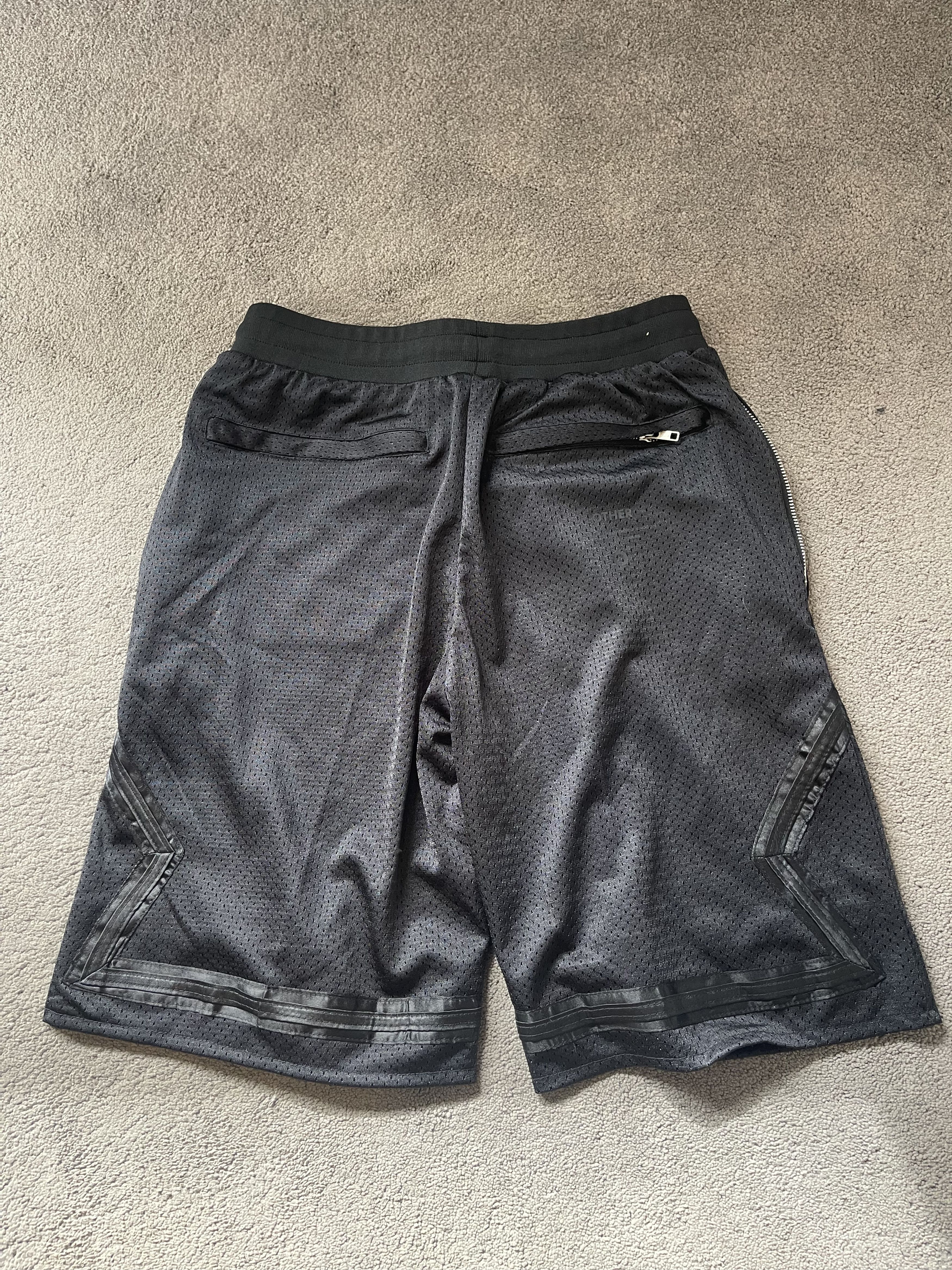 Other Other black mesh shorts Size US 32 / EU 48 - 2 Thumbnail