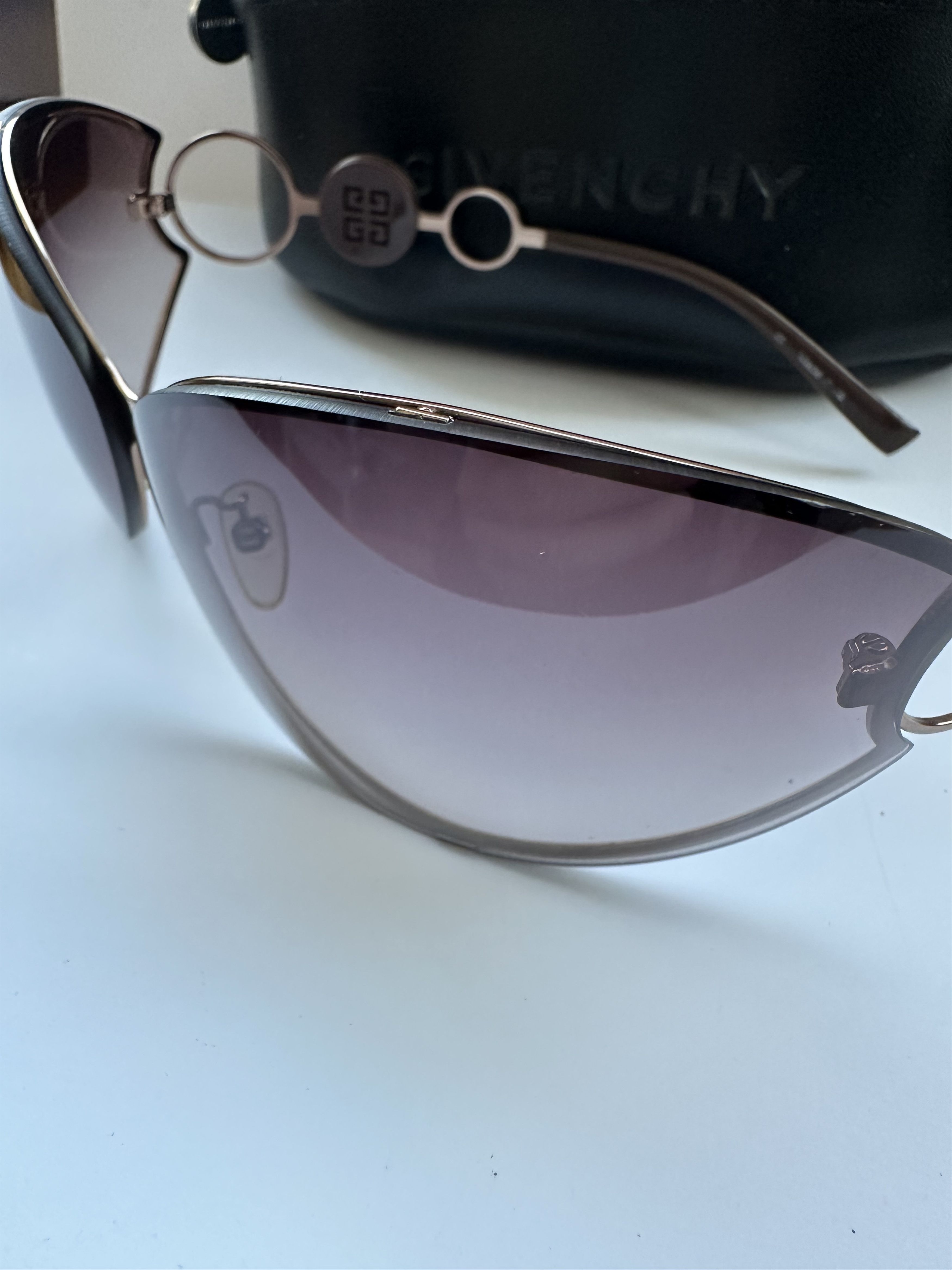 Givenchy Givenchy Sunglasses Futuristic Form SGV220 Vintage Size ONE SIZE - 5 Thumbnail