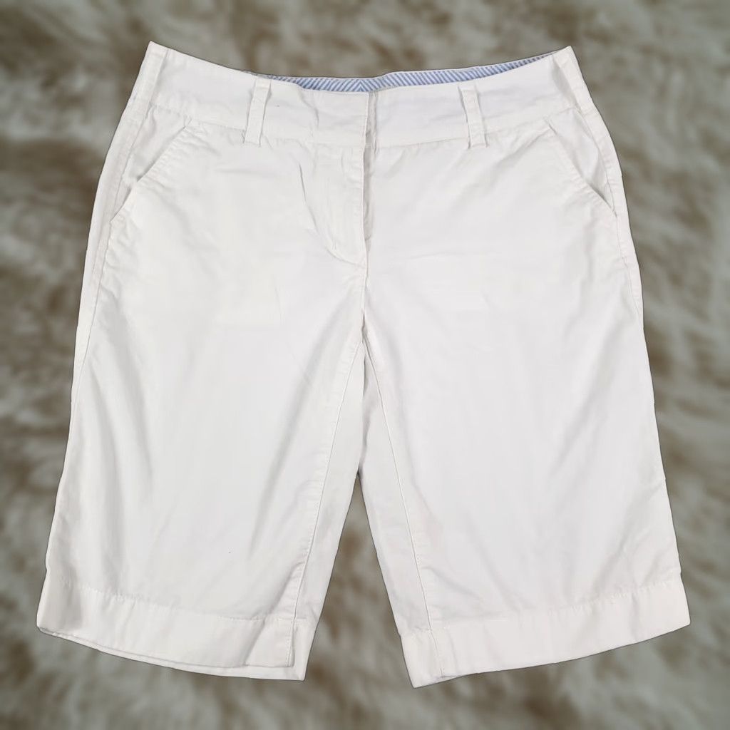 Tommy Hilfiger VINTAGE Tommy Hilfiger Shorts Womens Size 4 White Casual Flat Front Chino Size 28" / US 6 / IT 42 - 1 Thumbnail