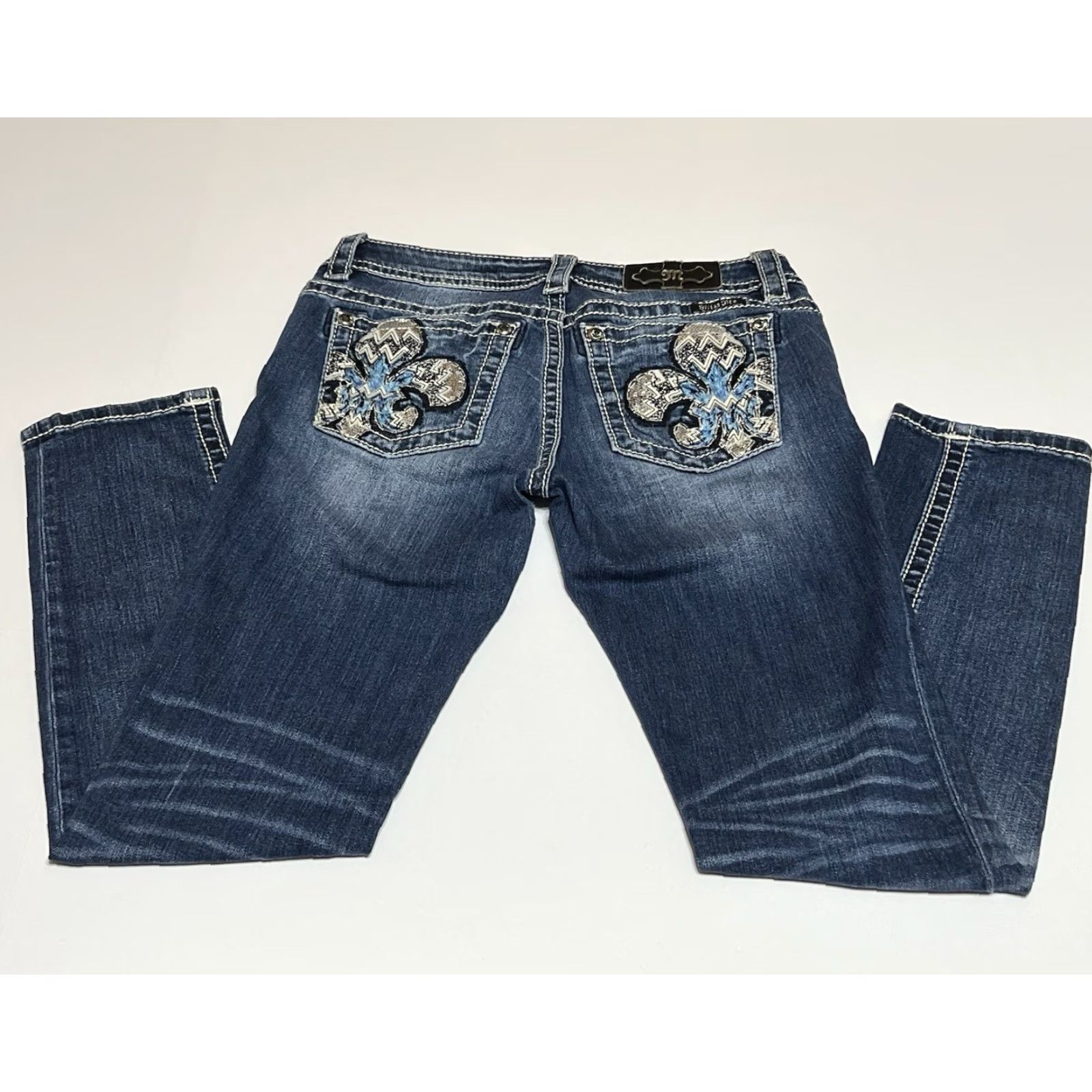 Miss Me Miss Me Signature Skinny Jeans Blue Denim 30 Inseam 29 Slim Low Rise Embroidered Rhinestone Pockets Women Jeans 30 Regular XS? Size 30" / US 8 / IT 44 - 2 Thumbnail