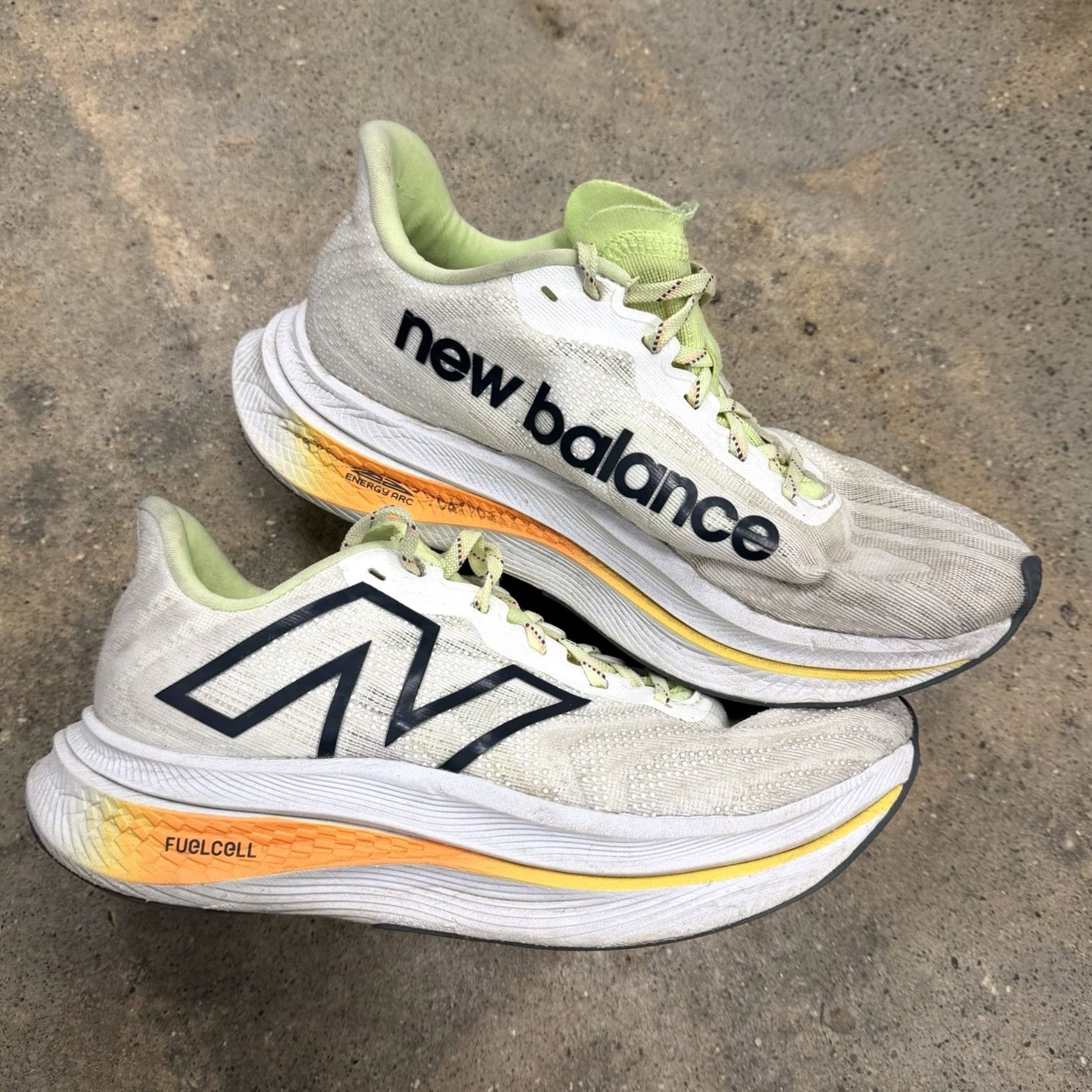 New Balance New Balance FuelCell SuperComp Trainer V2 Mens 7 White WRCXCA3 STAINS Sneaker Size US 7 / EU 40 - 2 Thumbnail