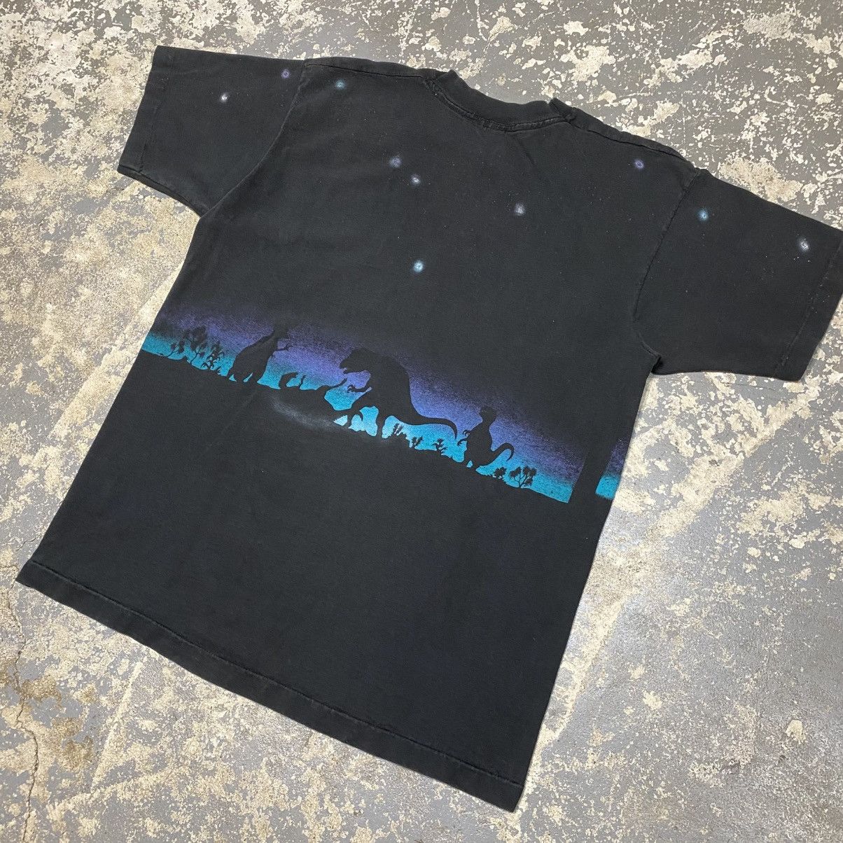 Japanese Brand × Vintage Vintage Dinosaur Skyline Wrap Around Tshirt USA Size US M / EU 48-50 / 2 - 4 Thumbnail