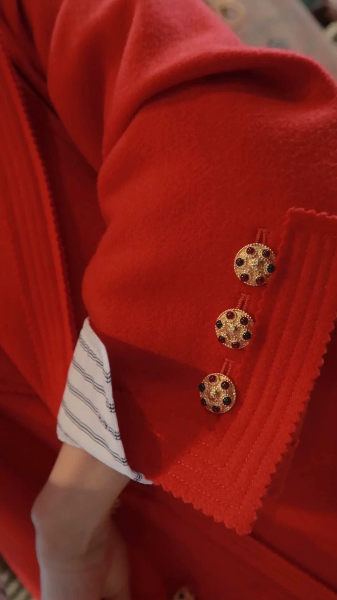 Chanel Chanel 1996 Vintage Red Double-Breasted Wool Coat Fr42 Size M / US 6-8 / IT 42-44 - 1 Thumbnail