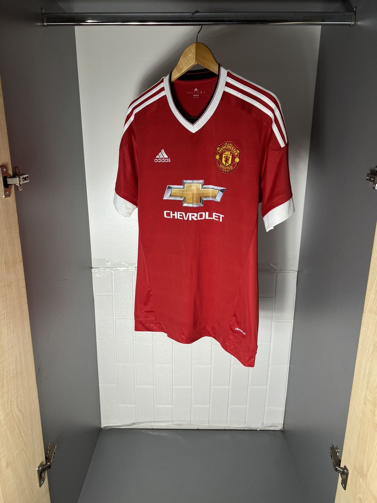 Adidas VINTAGE ADIDAS FC MANCHESTER UNITED ENGLAND SOCCER JERSEY Size US L / EU 52-54 / 3 - 11 Thumbnail