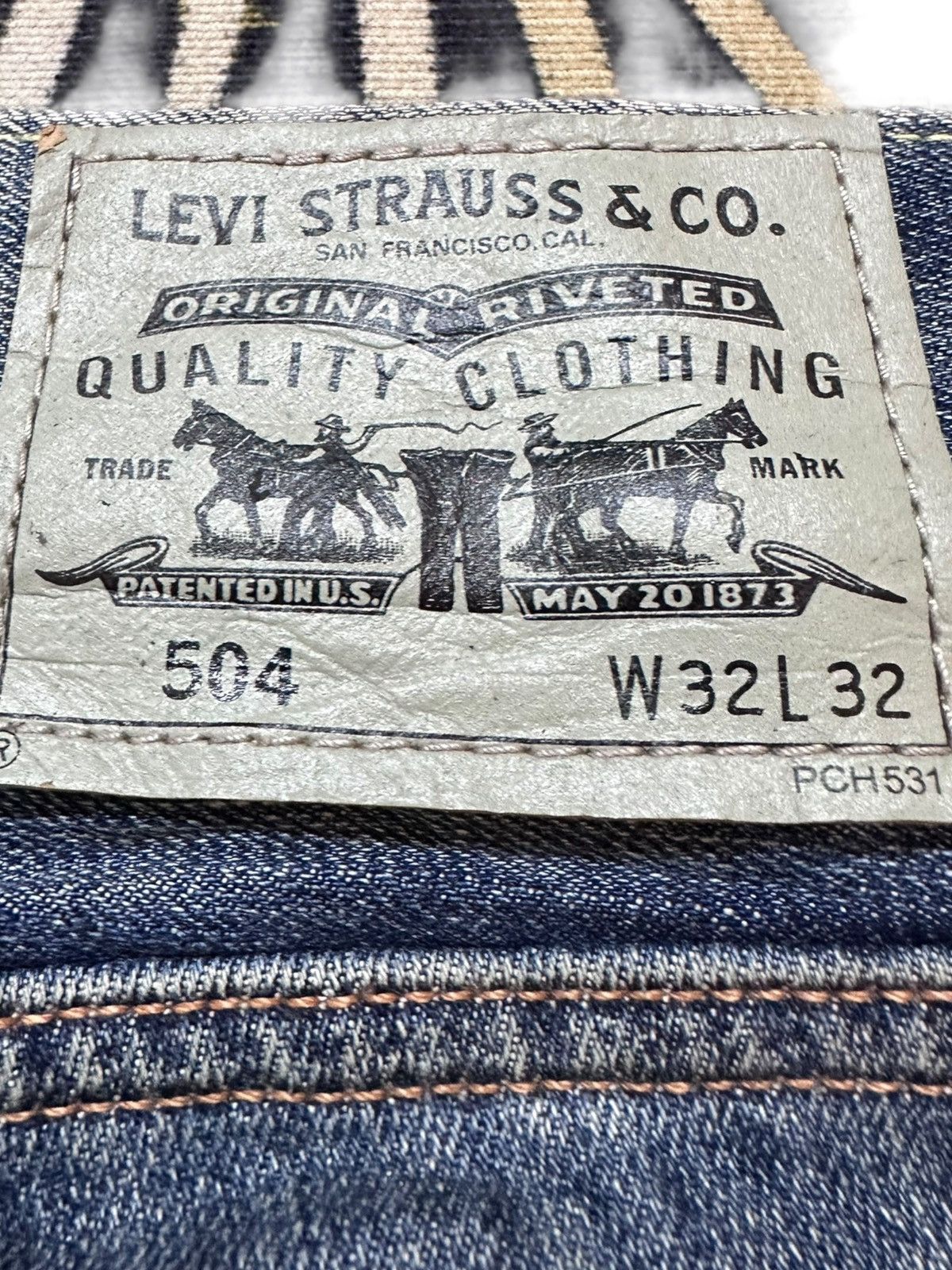 Levi's Vintage Clothing Vintage Levi’s 504 Baggy Straight Whiskers Distressed Denim Size US 33 - 7 Thumbnail