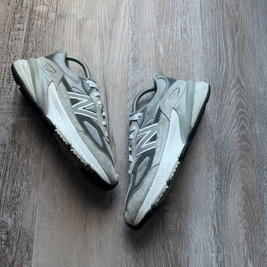New Balance NEW BALANCE • 990v6 GS "Grey" (7M) Size US 7 / EU 40 - 8 Thumbnail