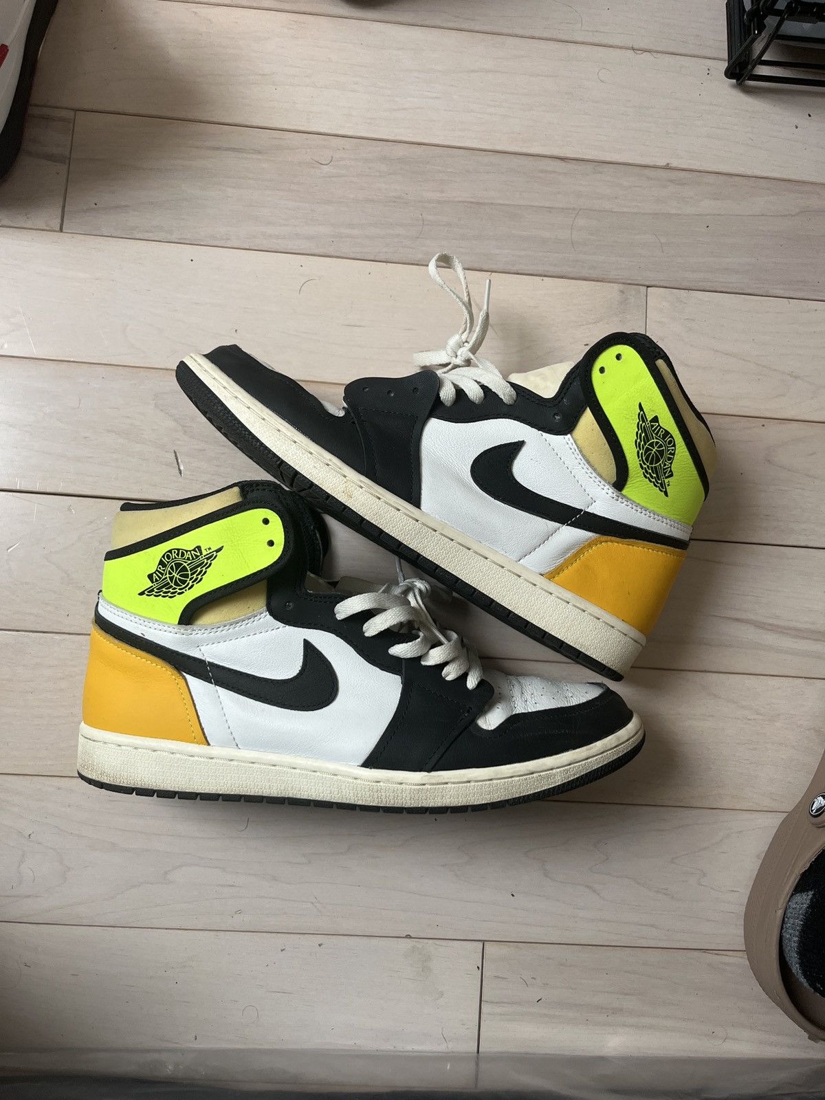 Jordan Brand Volt 1s Size US 11 / EU 44 - 4 Thumbnail