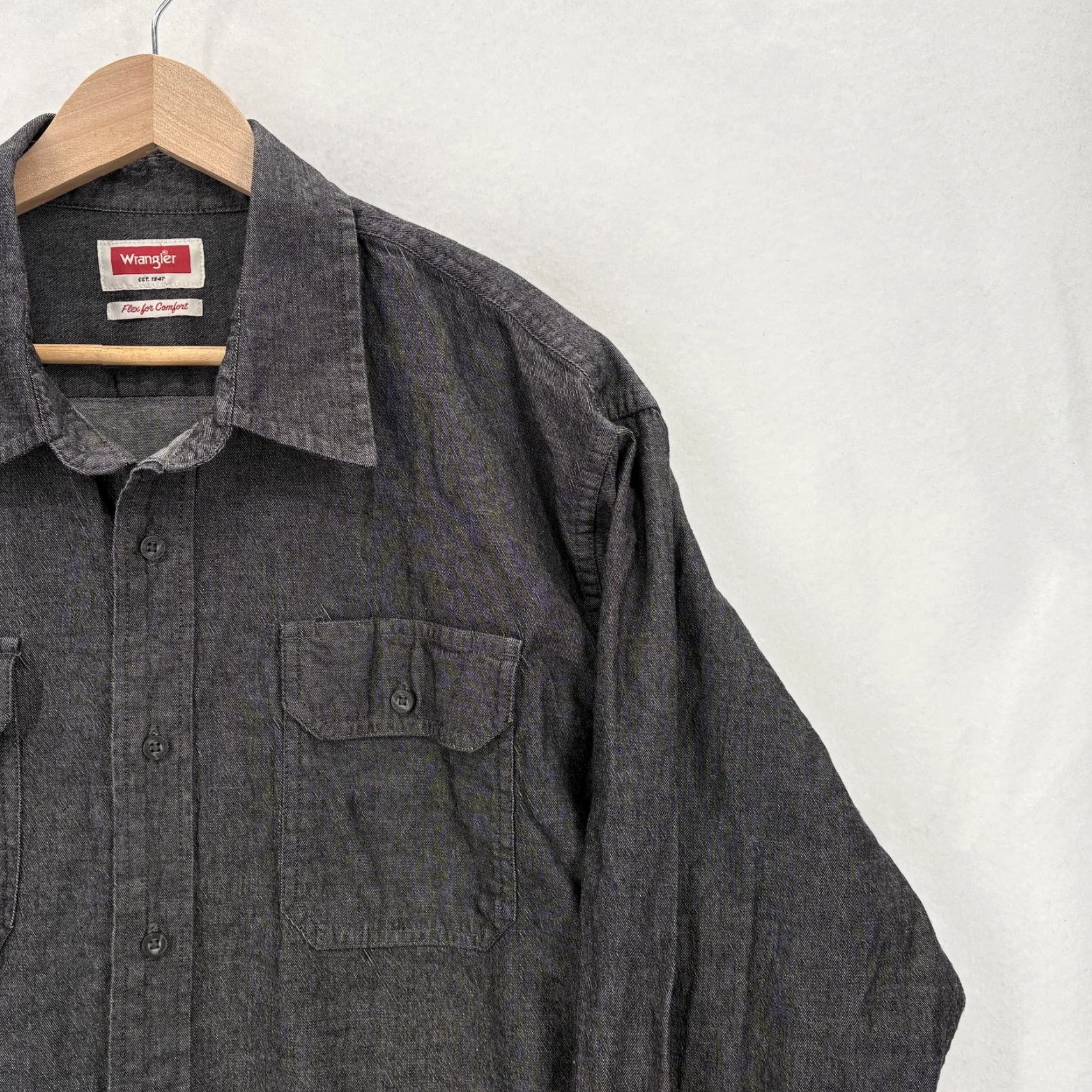 Wrangler Wrangler Shirt Mens XL Gray Chambray Flex Long Sleeve Button Front Workwear Size US XL / EU 56 / 4 - 2 Thumbnail