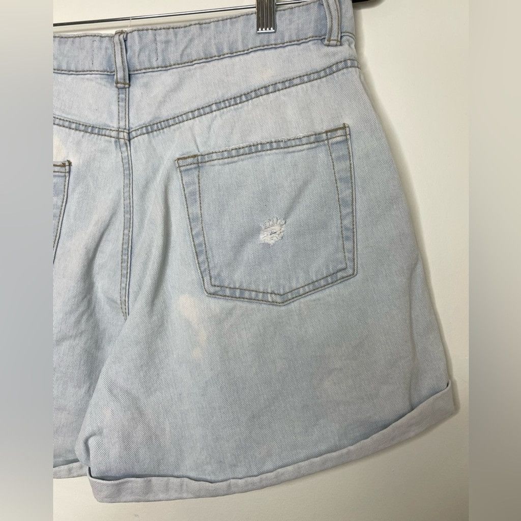Other Refuge Denim Mom Distressed Light Wash Jean Shorts 11 Size 32" / US 10 / IT 46 - 8 Thumbnail