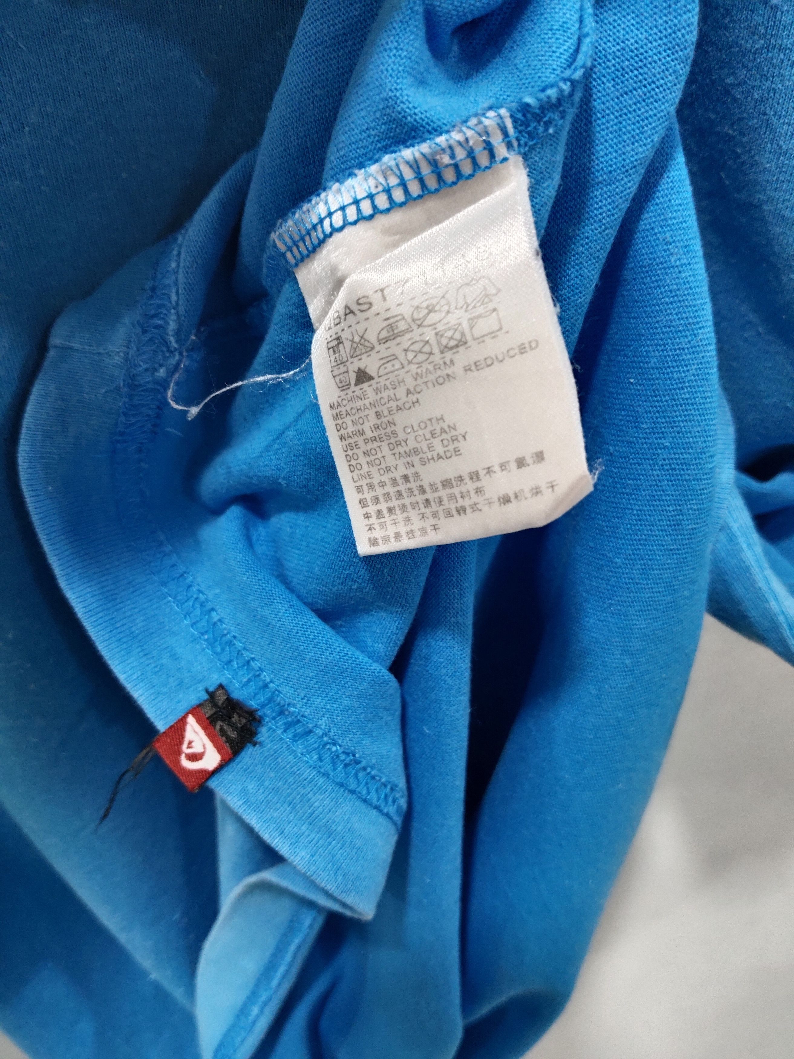 Levi's Vintage Clothing × Quiksilver Vintage Quicksilver Big Logo Tshirt Size US M / EU 48-50 / 2 - 4 Thumbnail