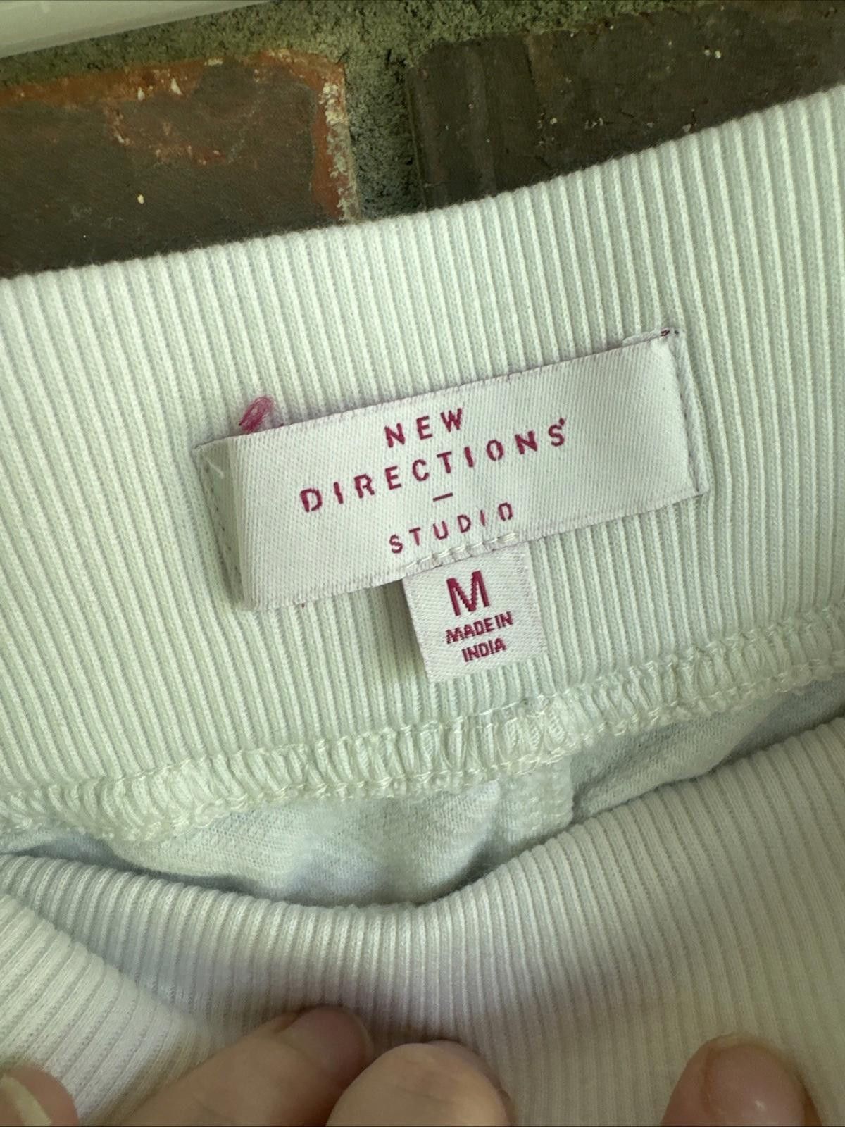 Comfort Colors Women's Shorts Medium White Comfy New Directions Size 32" / US 10 / IT 46 - 4 Thumbnail